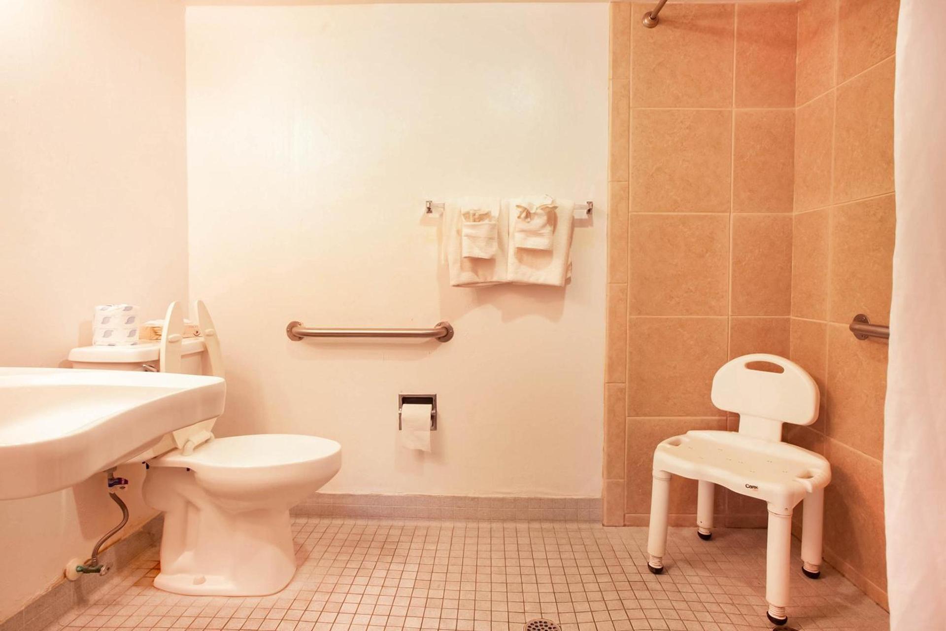 OYO Waterfront Hotel- Cape Coral Fort Myers, FL photo 21