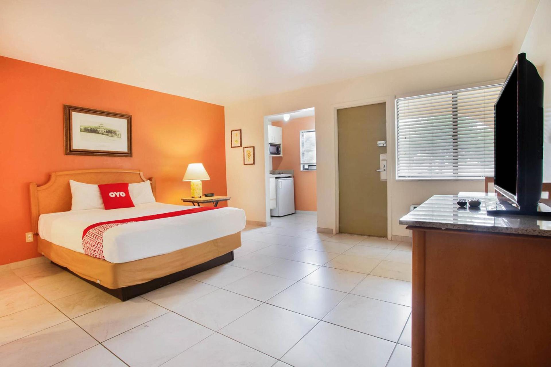 OYO Waterfront Hotel- Cape Coral Fort Myers, FL photo 5