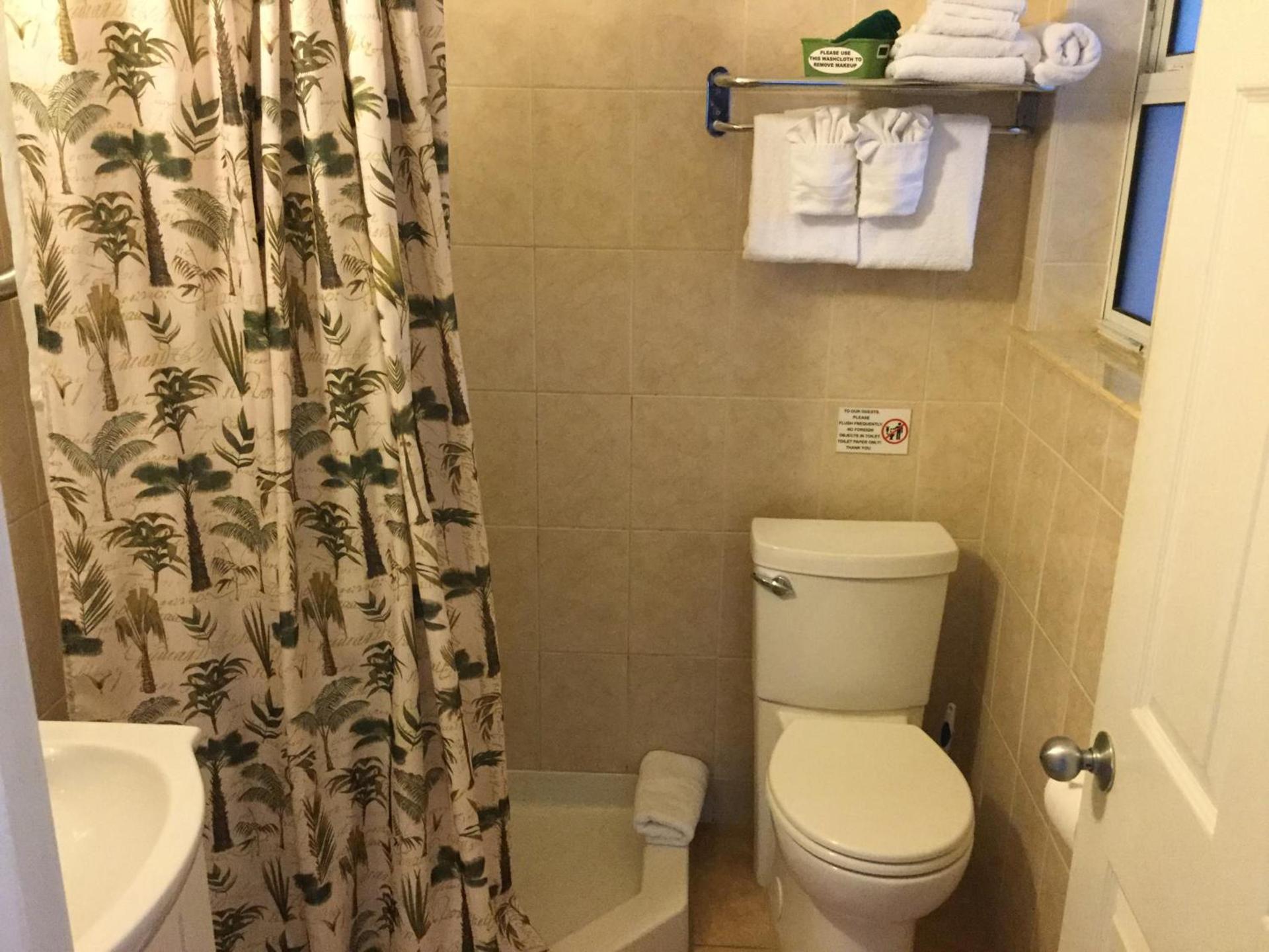 Breakaway Inn Guest House photo 28