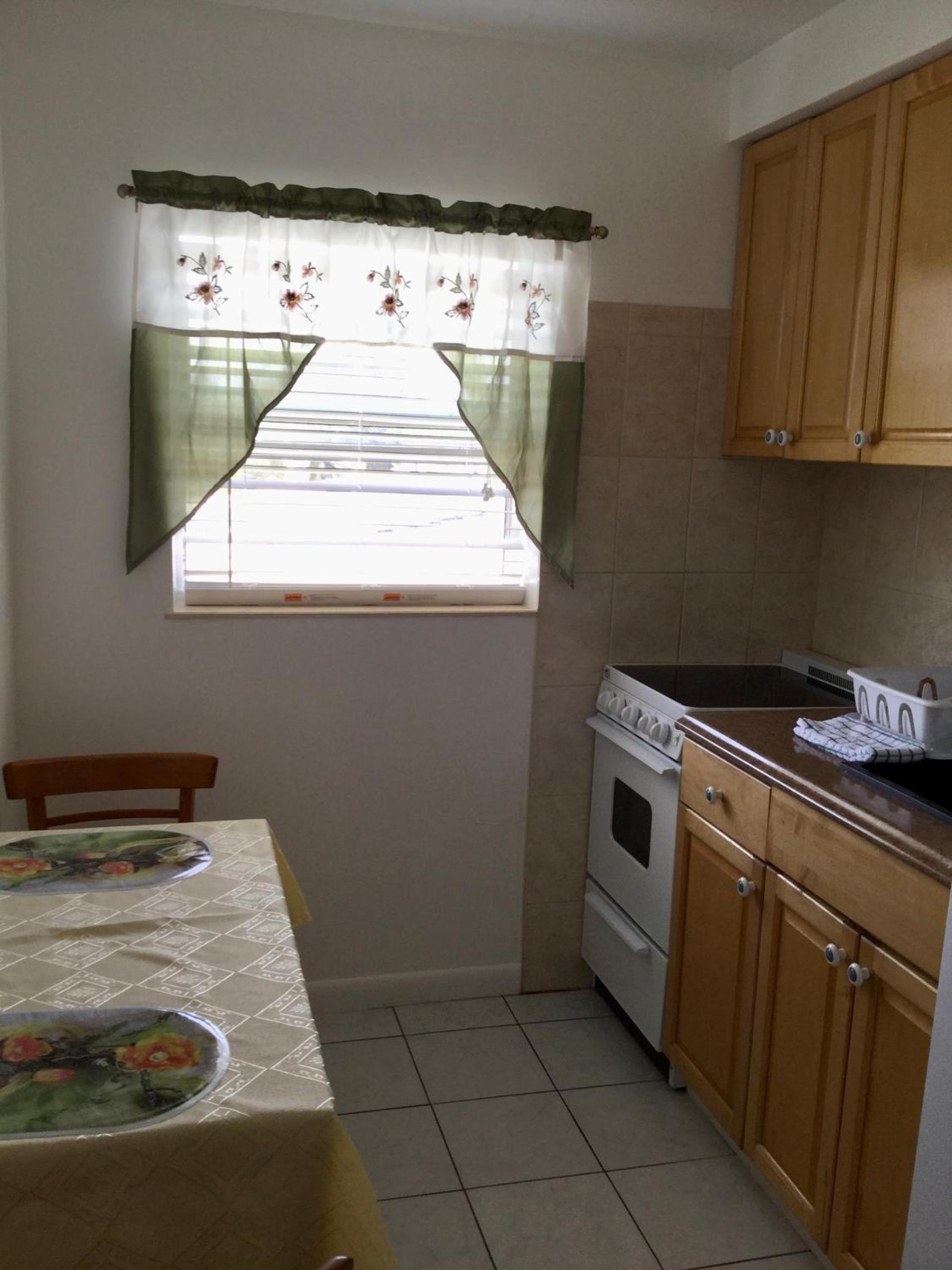 Breakaway Inn Guest House photo 10