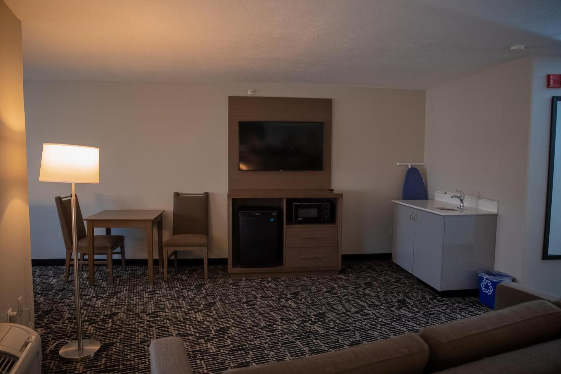 Clarion Pointe Indianapolis Airport photo 41