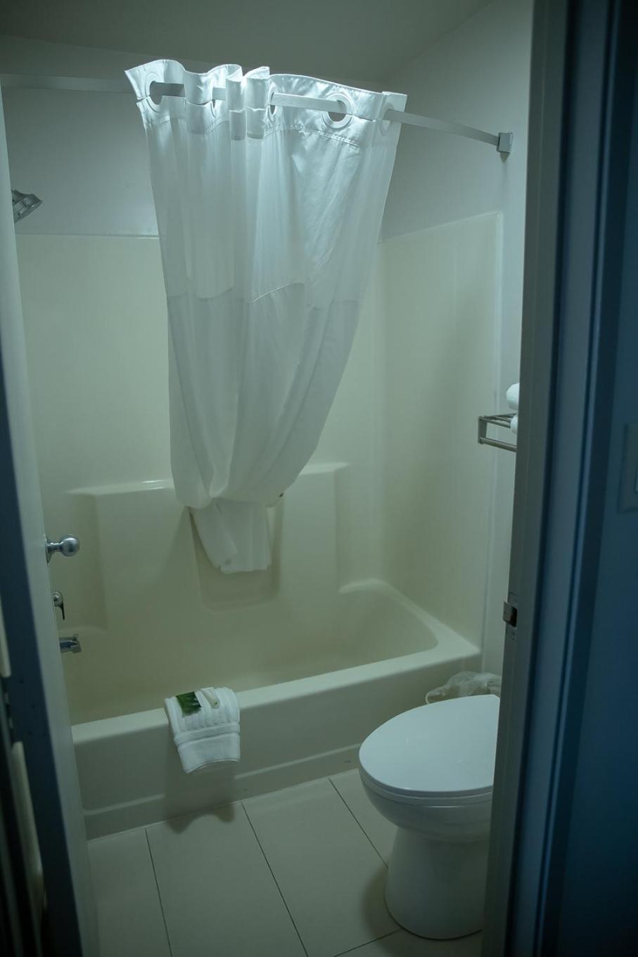Clarion Pointe Indianapolis Airport photo 33