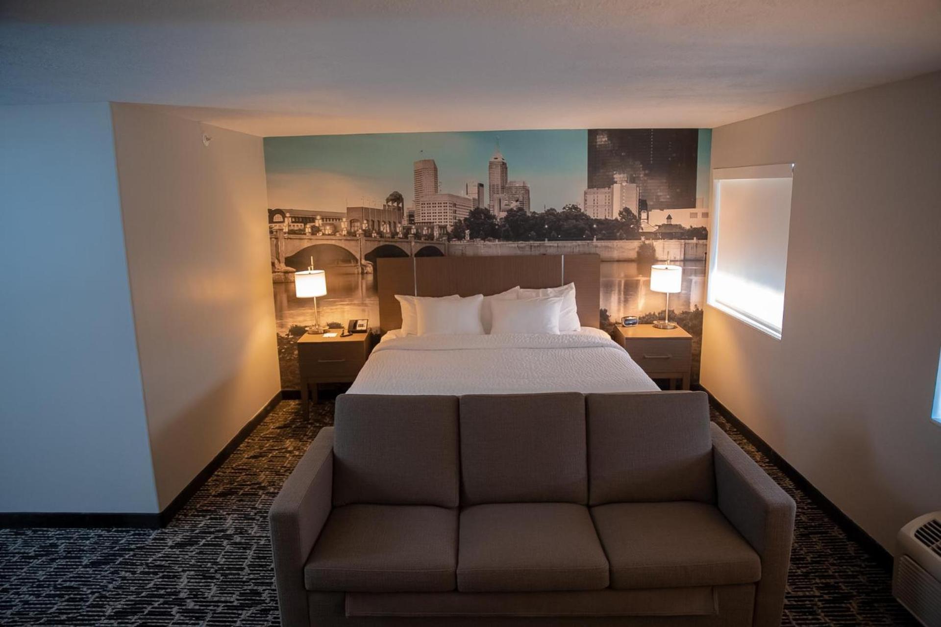 Clarion Pointe Indianapolis Airport photo 9