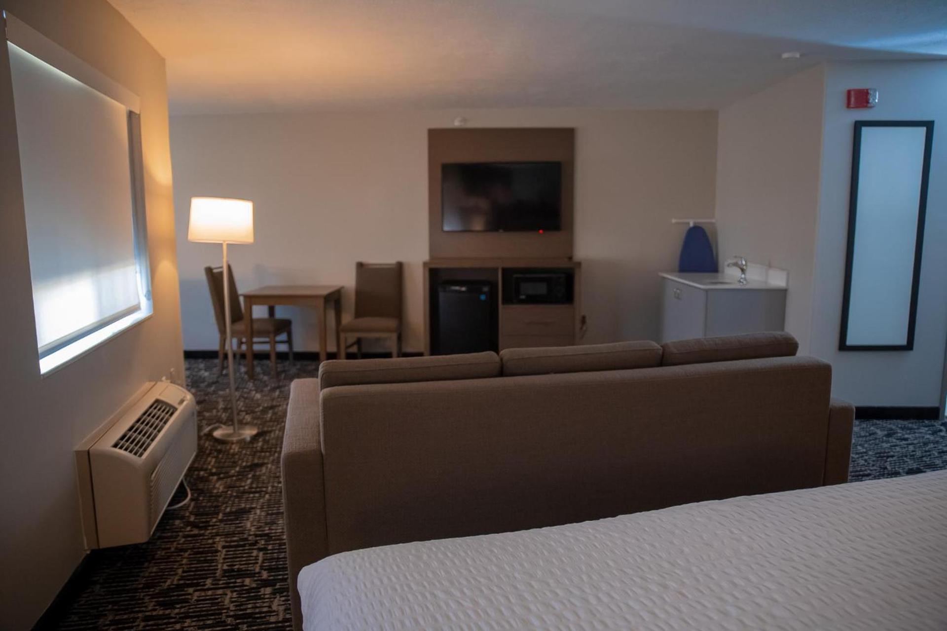 Clarion Pointe Indianapolis Airport photo 10
