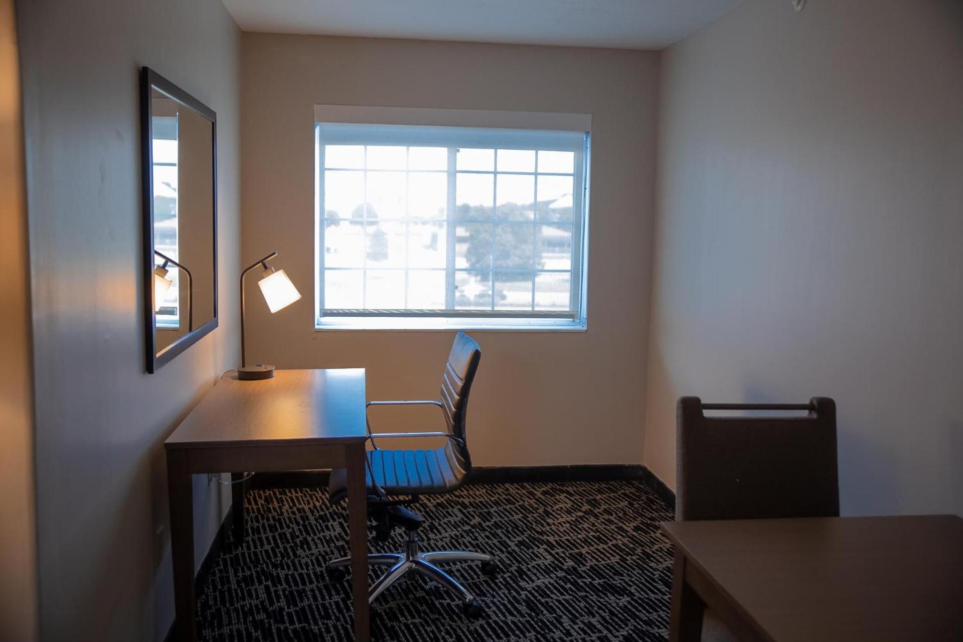 Clarion Pointe Indianapolis Airport photo 12
