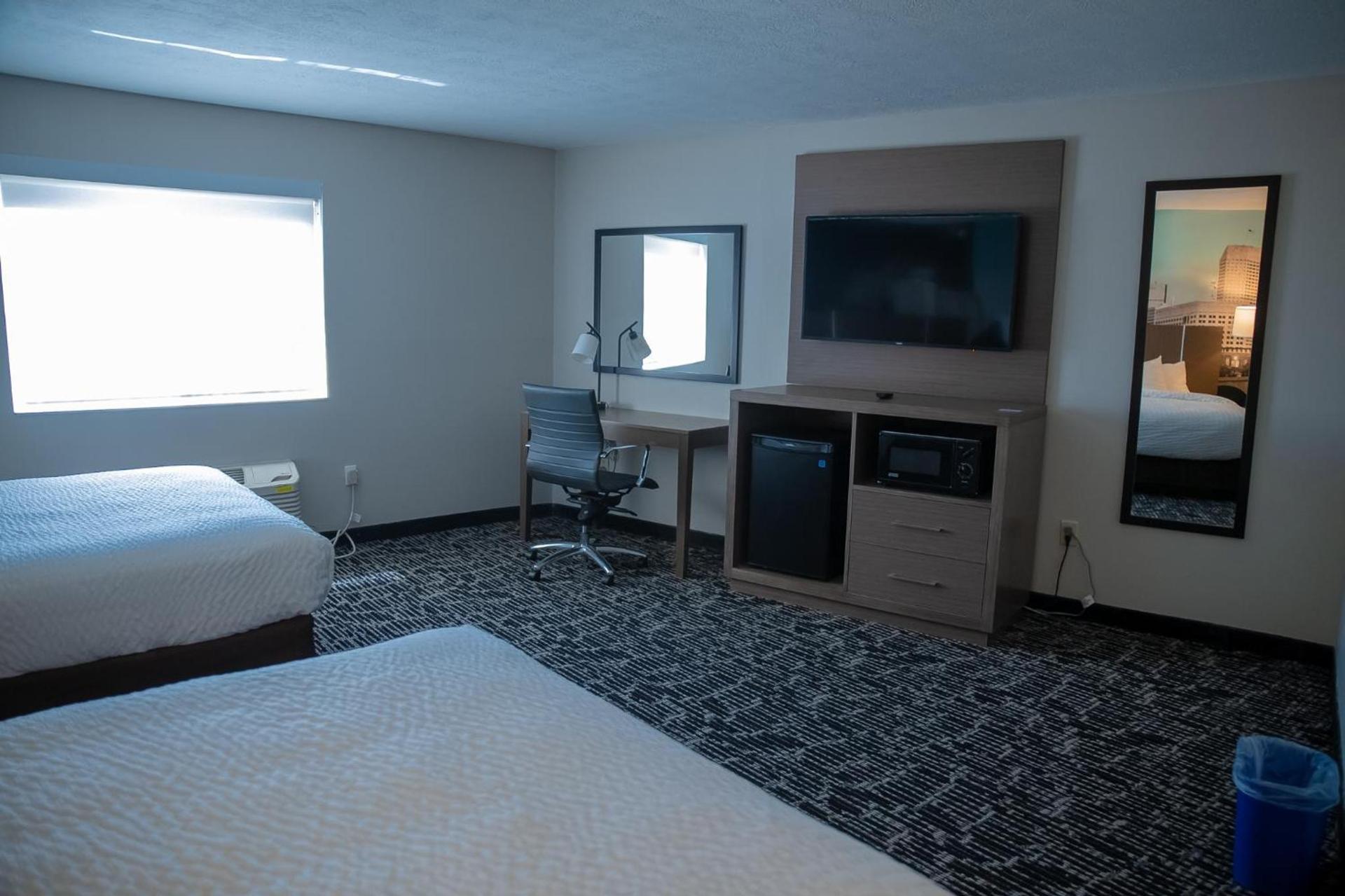 Clarion Pointe Indianapolis Airport photo 6