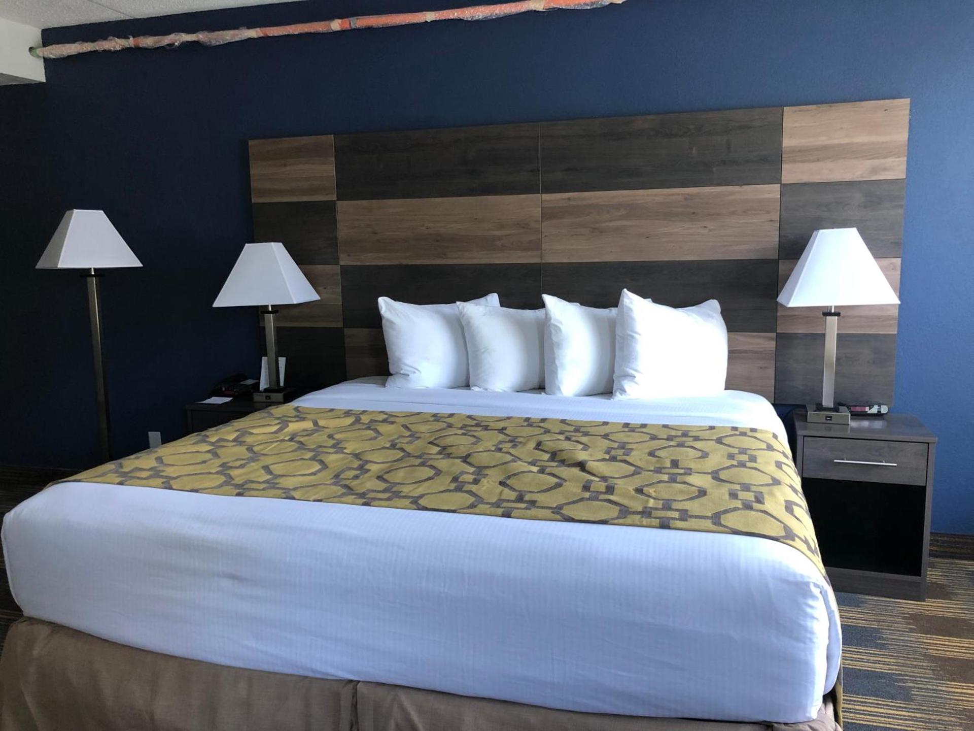Baymont by Wyndham - Chicago - Addison - O'Hare photo 21