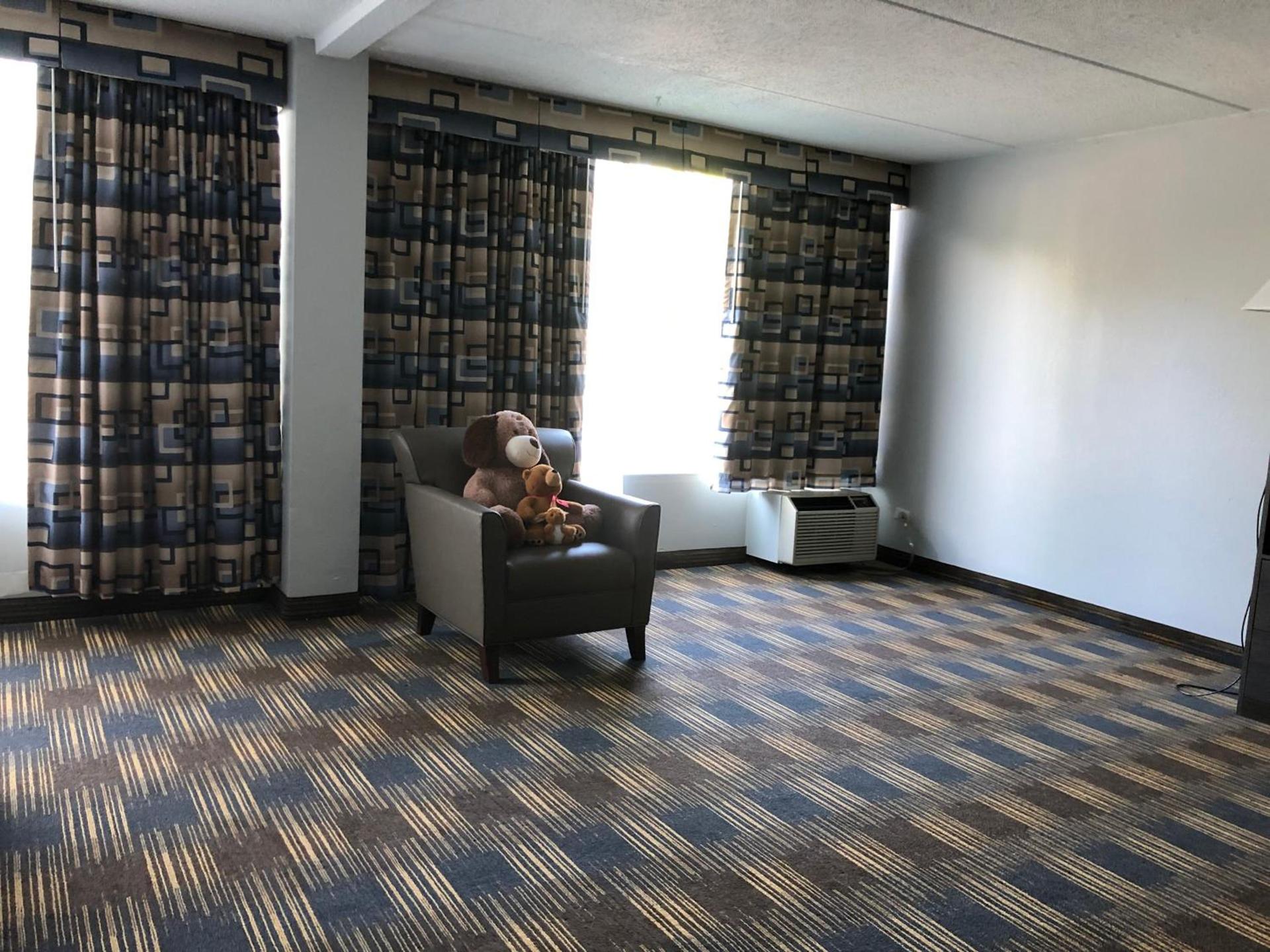 Baymont by Wyndham - Chicago - Addison - O'Hare photo 19