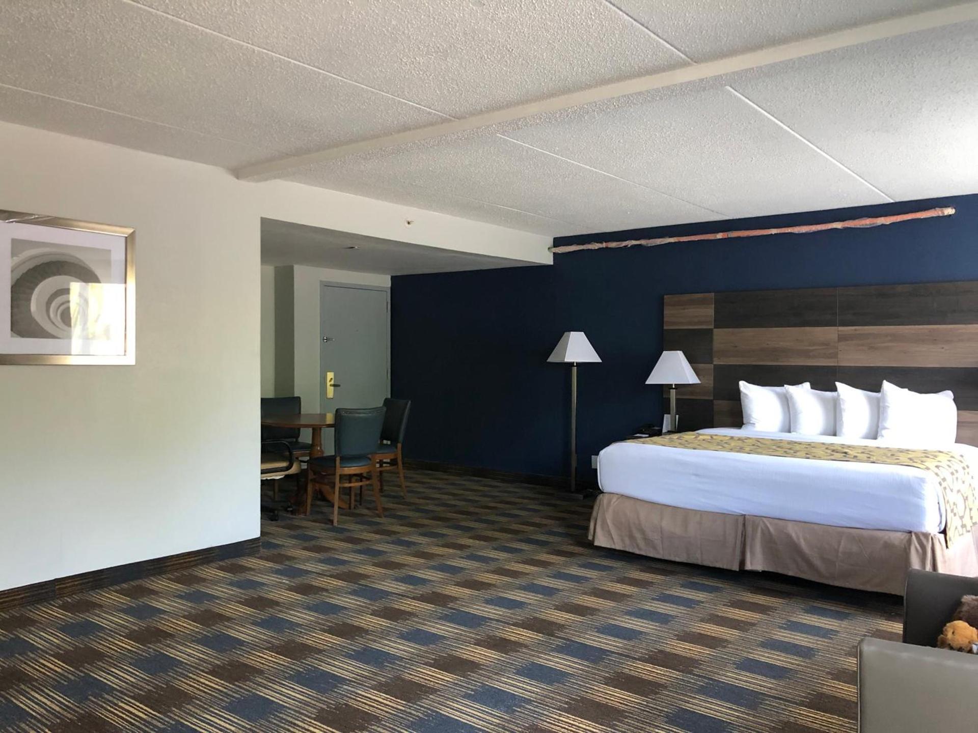Baymont by Wyndham - Chicago - Addison - O'Hare photo 18