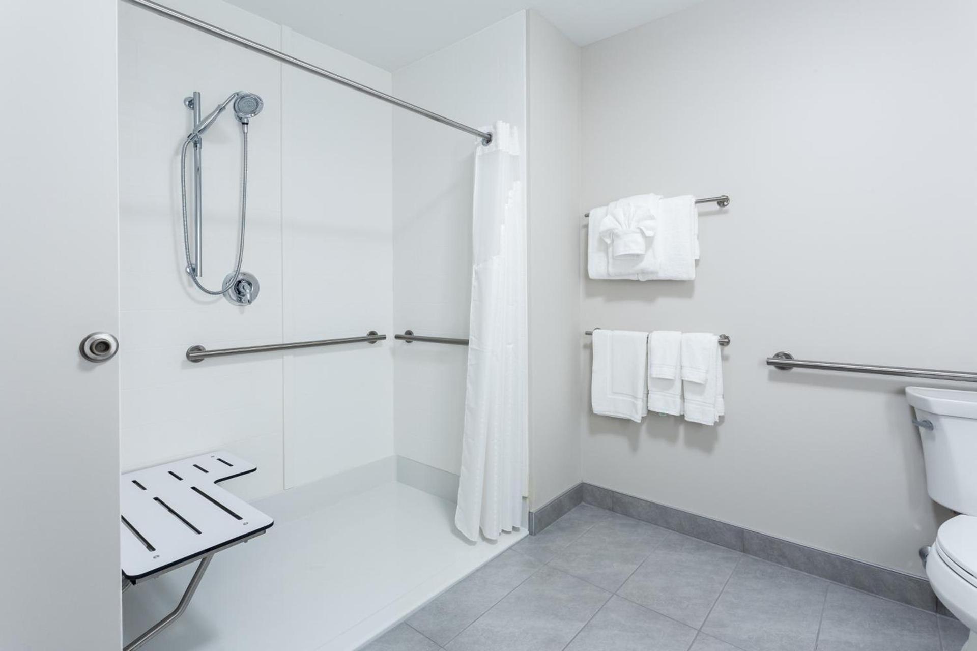 Holiday Inn Express & Suites - Rice Lake by IHG photo 18