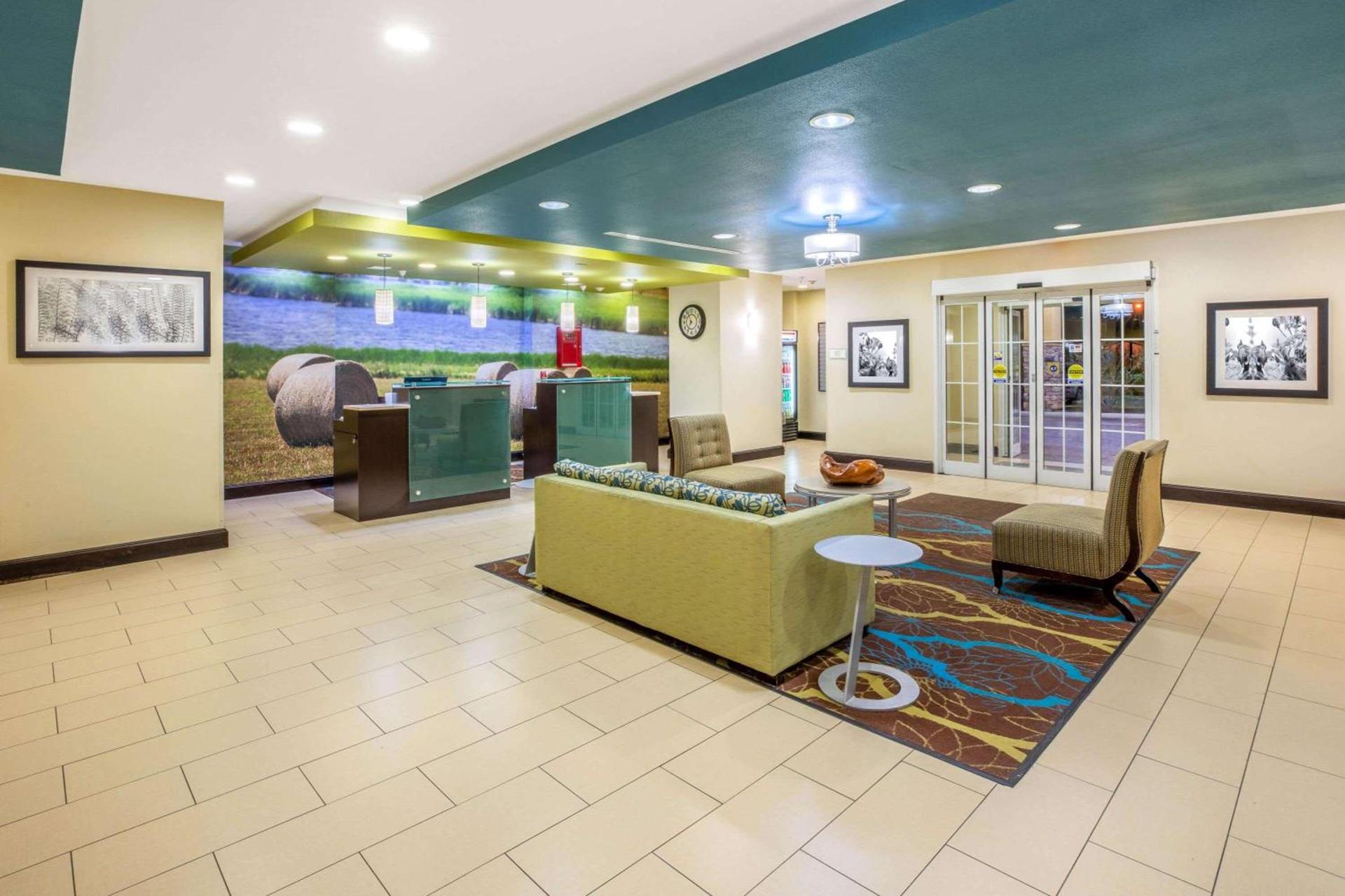 La Quinta by Wyndham Floresville photo 26