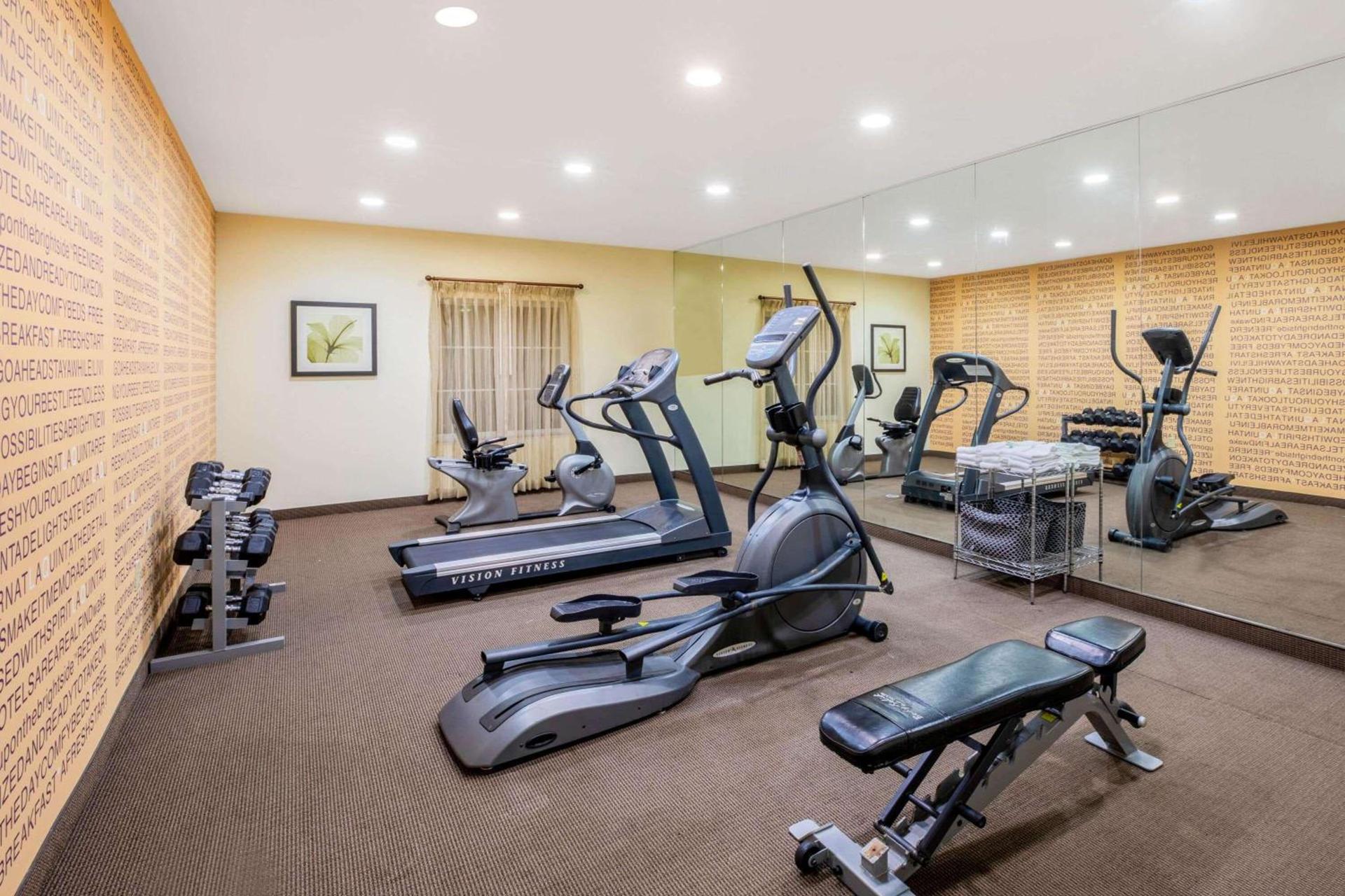 La Quinta by Wyndham Floresville photo 25