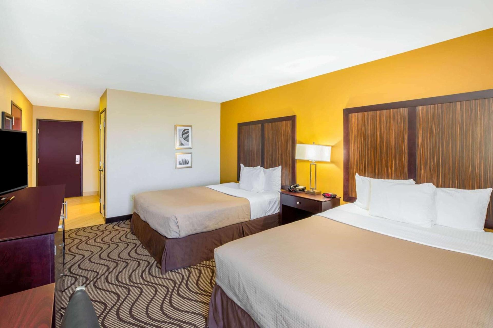La Quinta by Wyndham Floresville photo 24