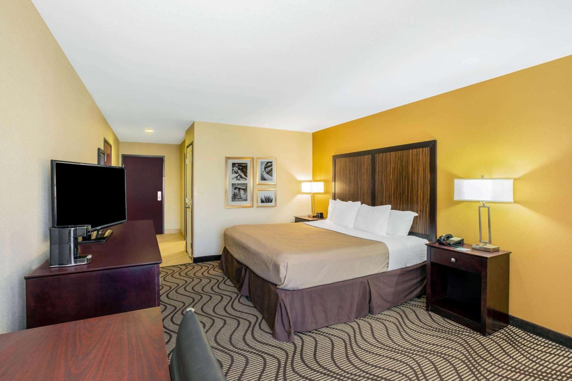 La Quinta by Wyndham Floresville photo 22