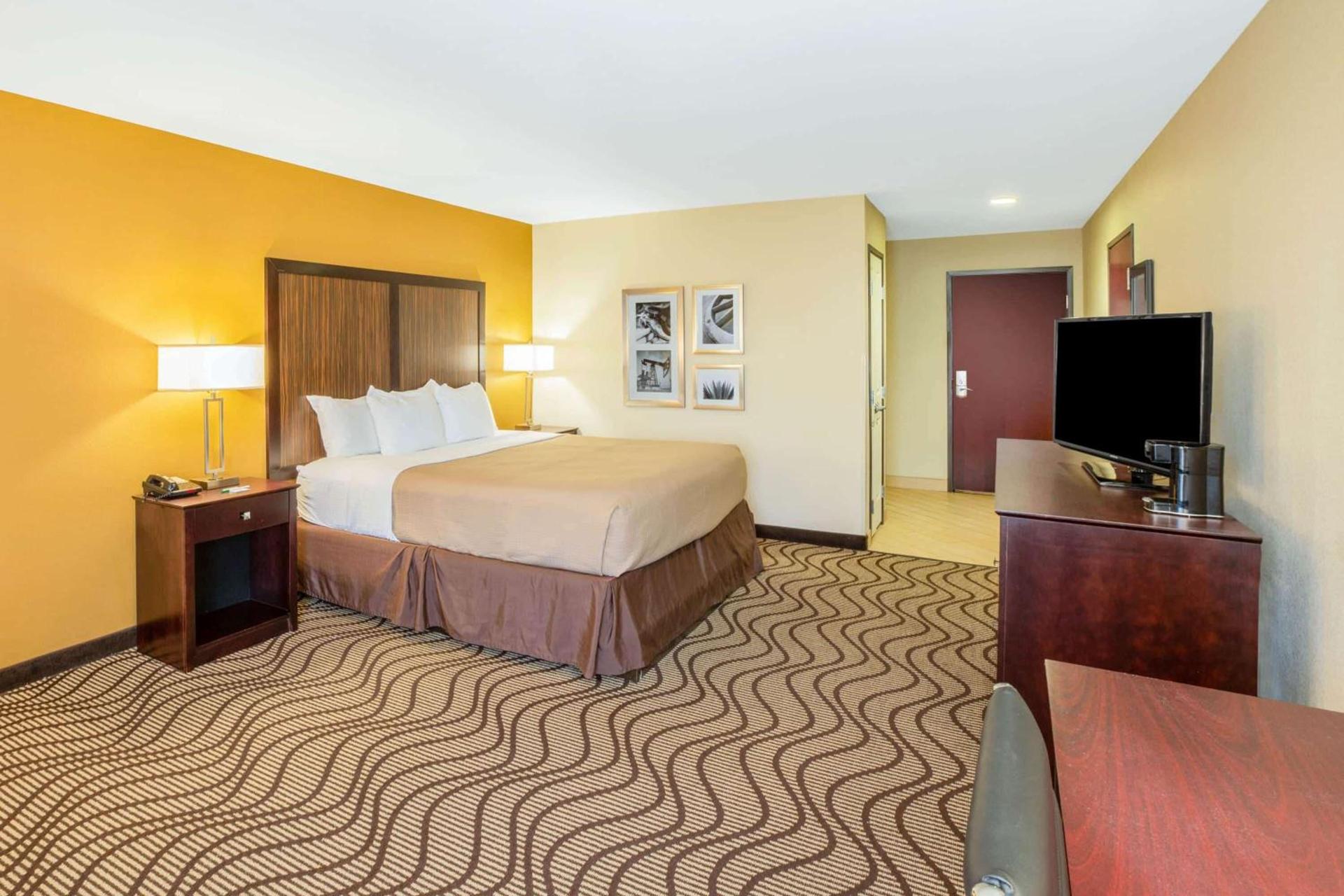 La Quinta by Wyndham Floresville photo 15