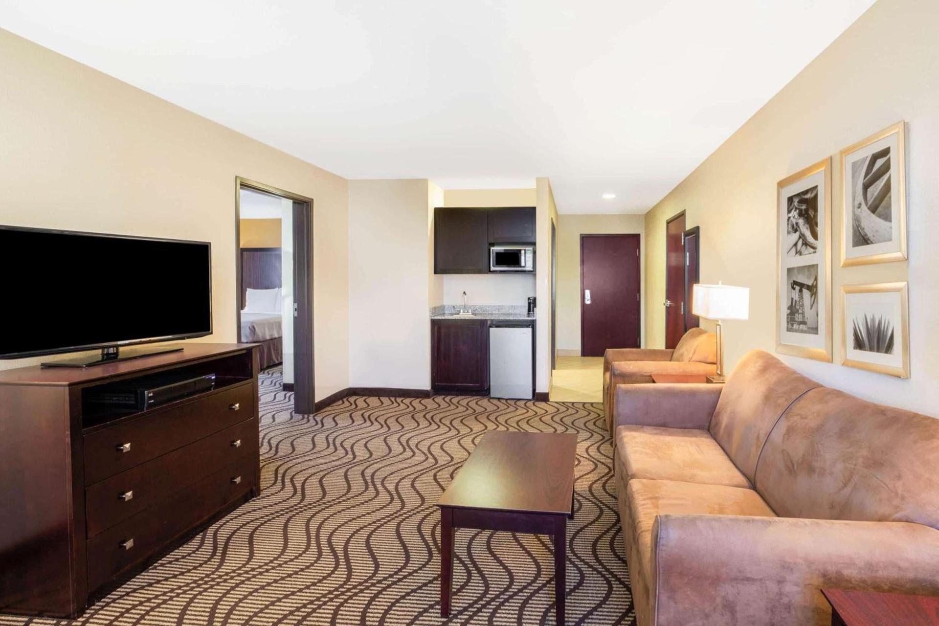 La Quinta by Wyndham Floresville photo 13