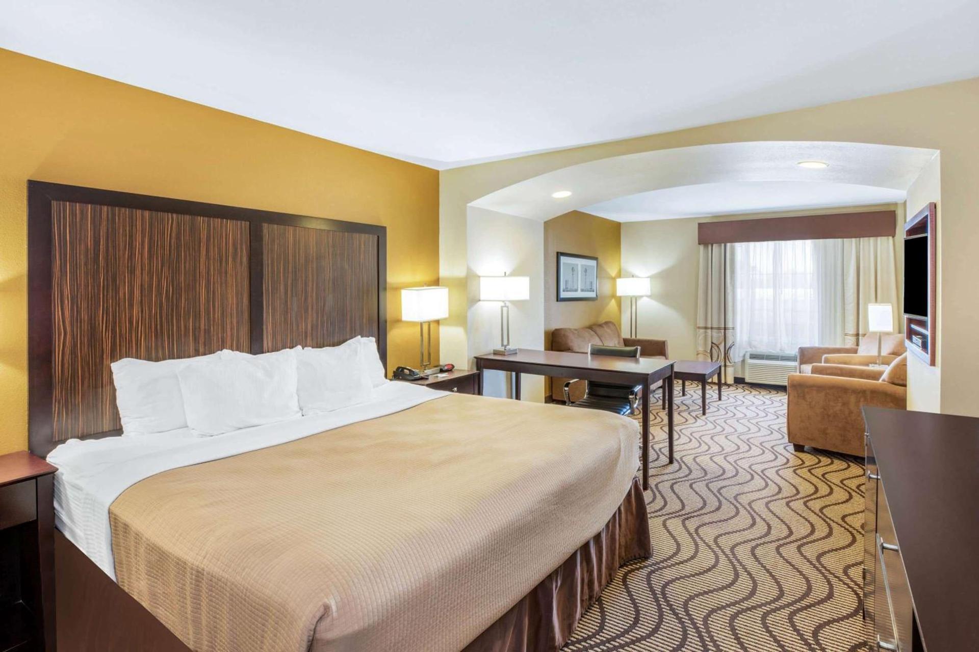 La Quinta by Wyndham Floresville photo 8