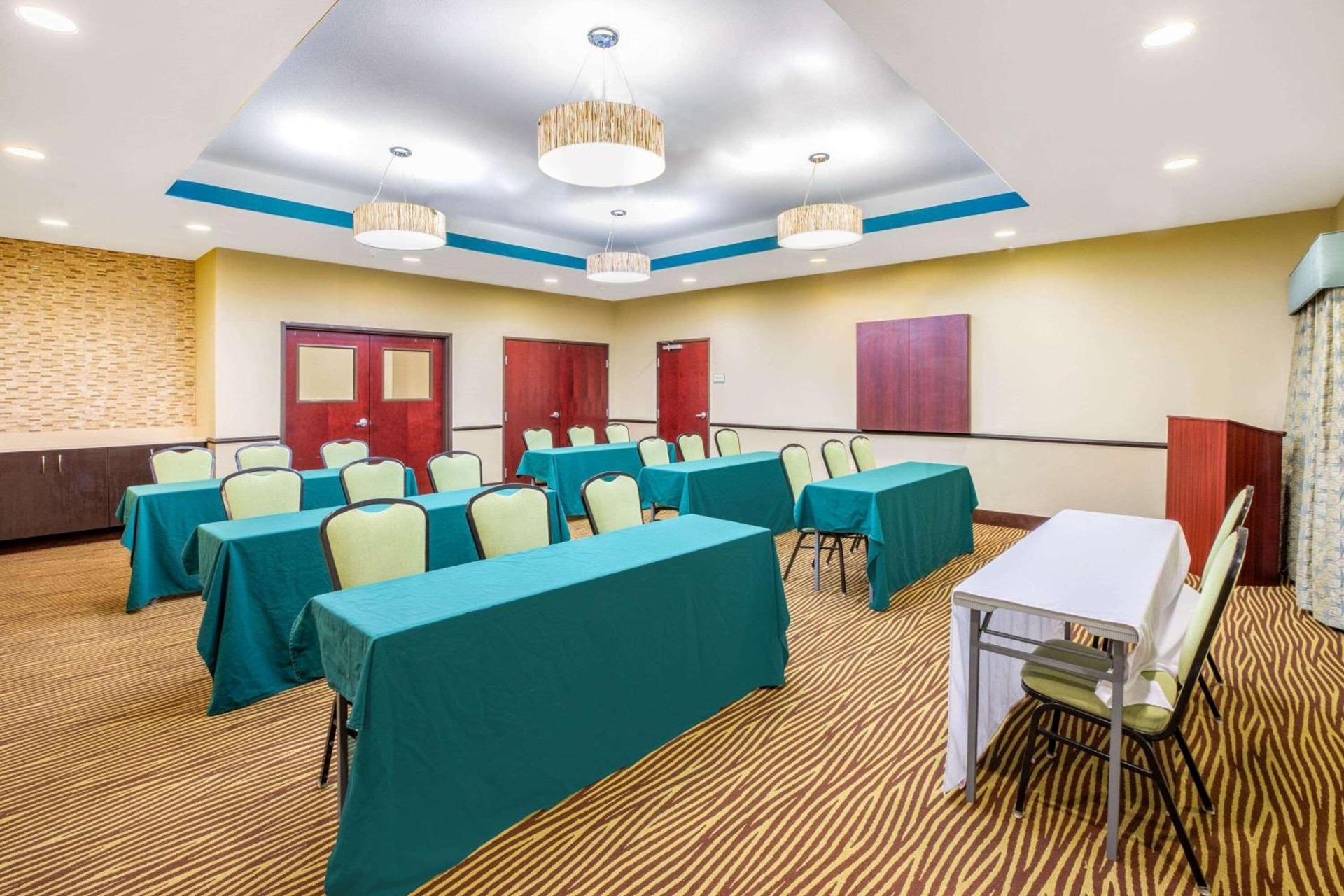 La Quinta by Wyndham Floresville photo 10