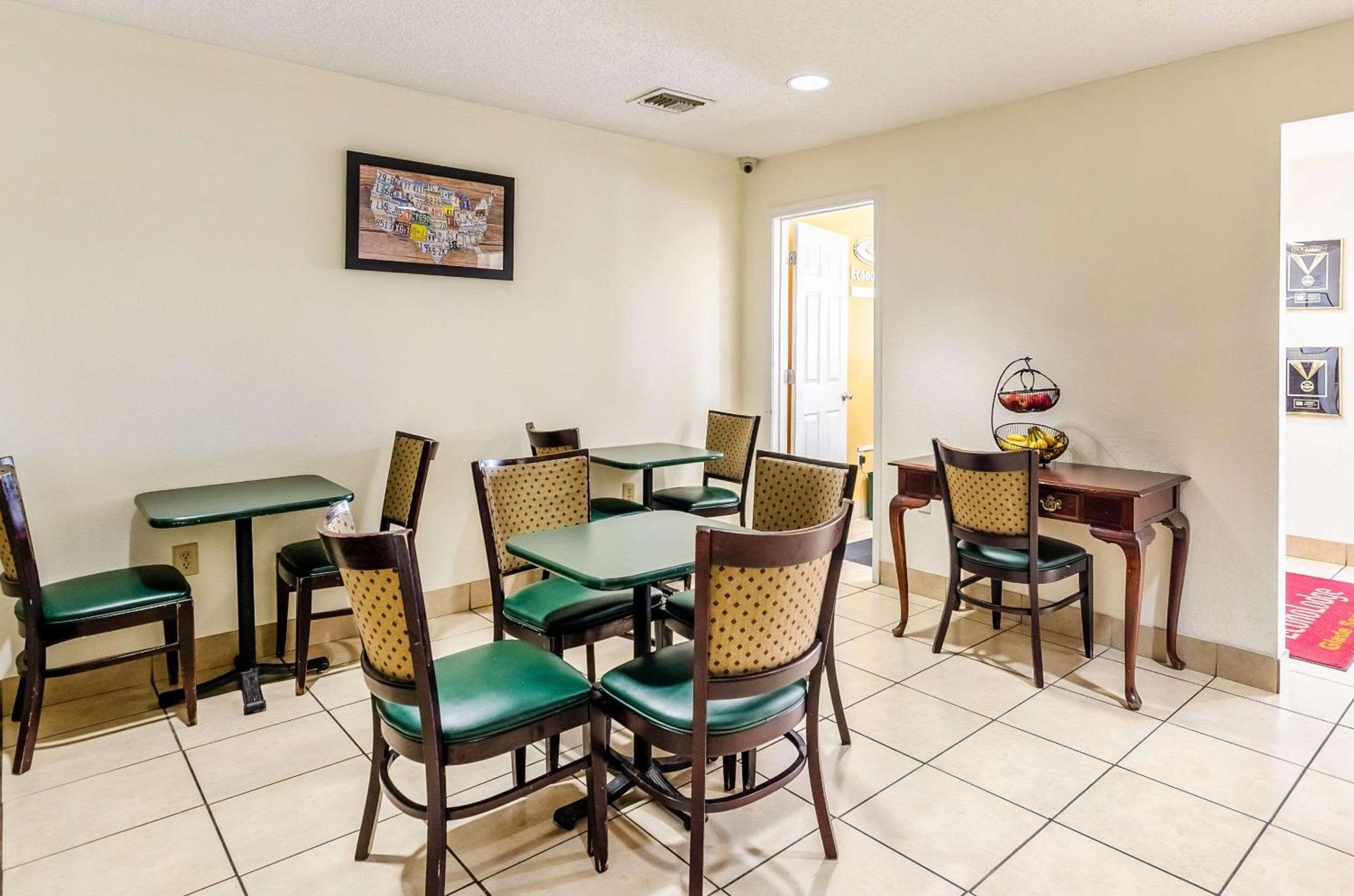Econo Lodge Glade Springs I-81 photo 27