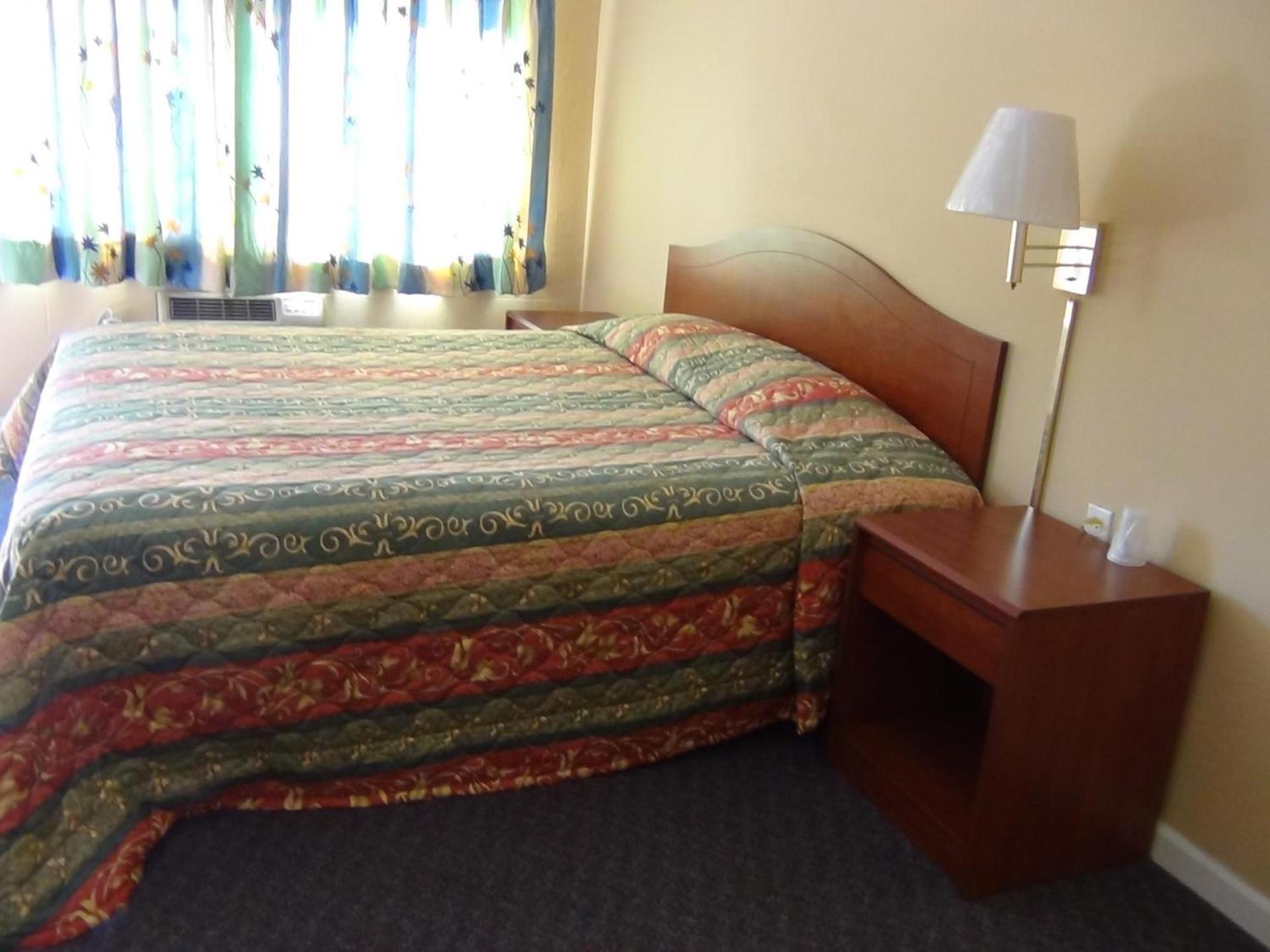 Desert Inn Motel photo 19