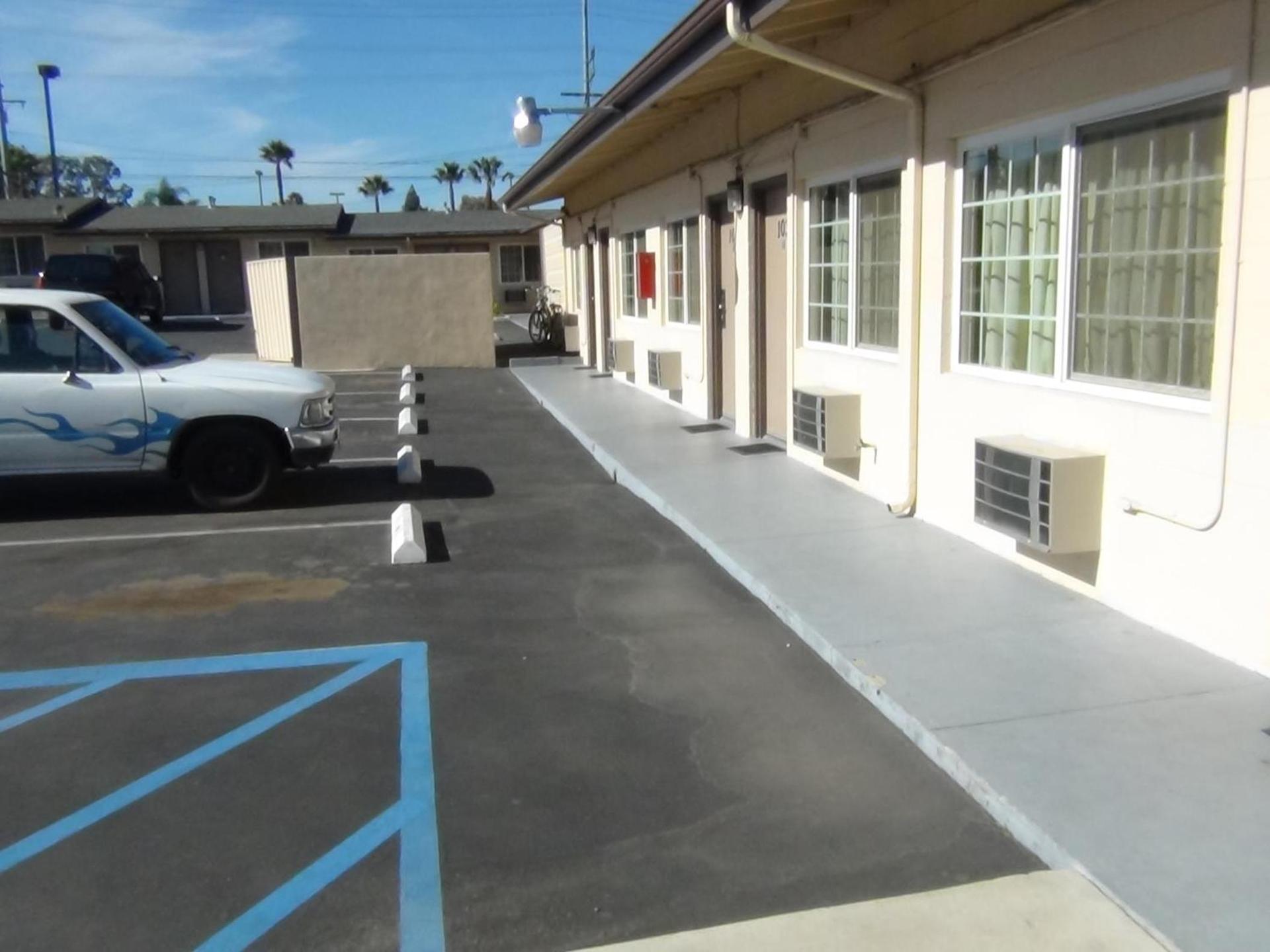 Desert Inn Motel photo 27