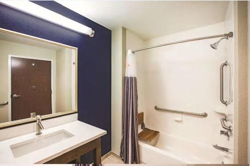 La Quinta by Wyndham Wichita Northeast photo 3