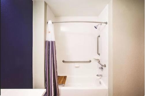 La Quinta by Wyndham Wichita Northeast photo 2