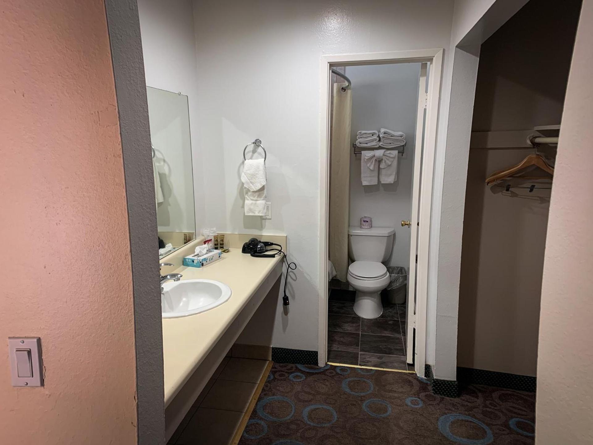 Ventura Grand Inn photo 42