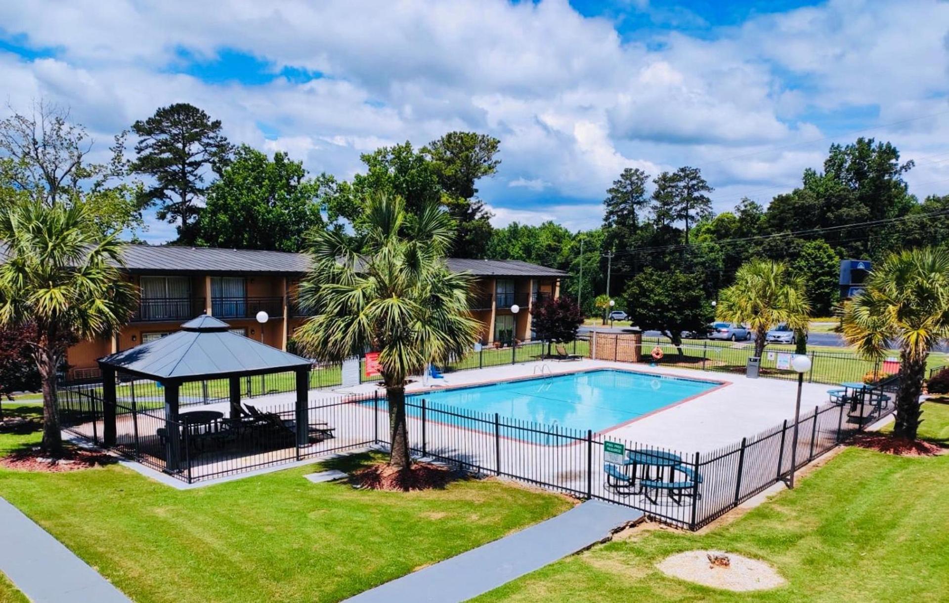 Howard Johnson by Wyndham Athens photo 20