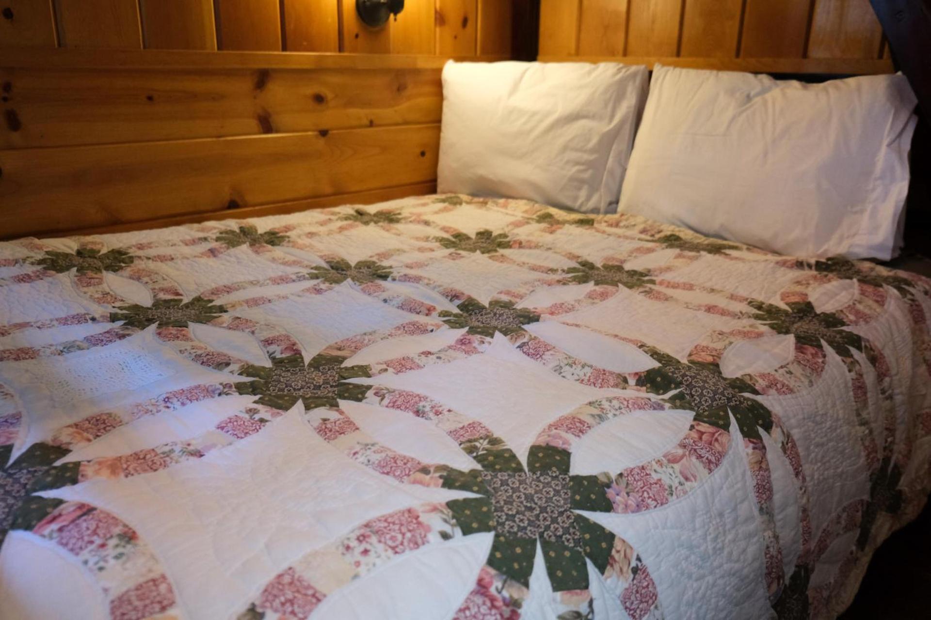 Lake Front Cabins photo 7