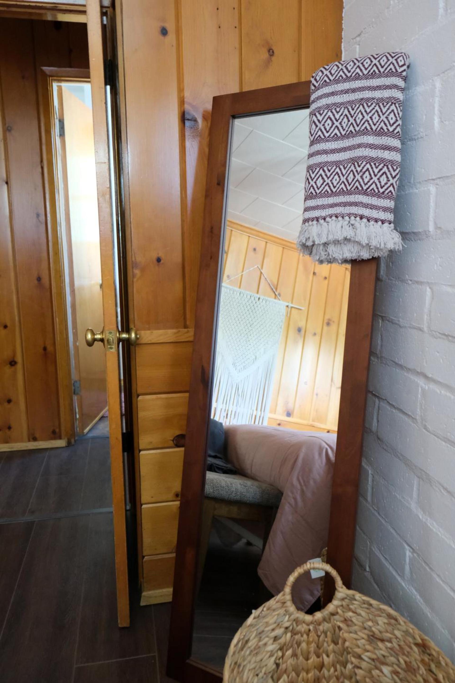 Lake Front Cabins photo 31