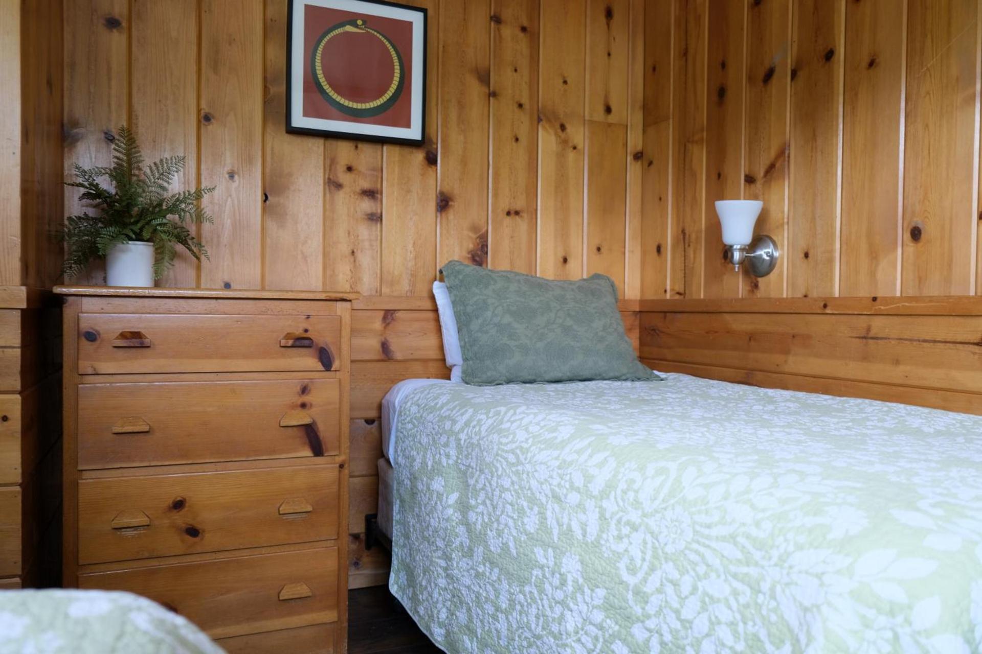 Lake Front Cabins photo 91