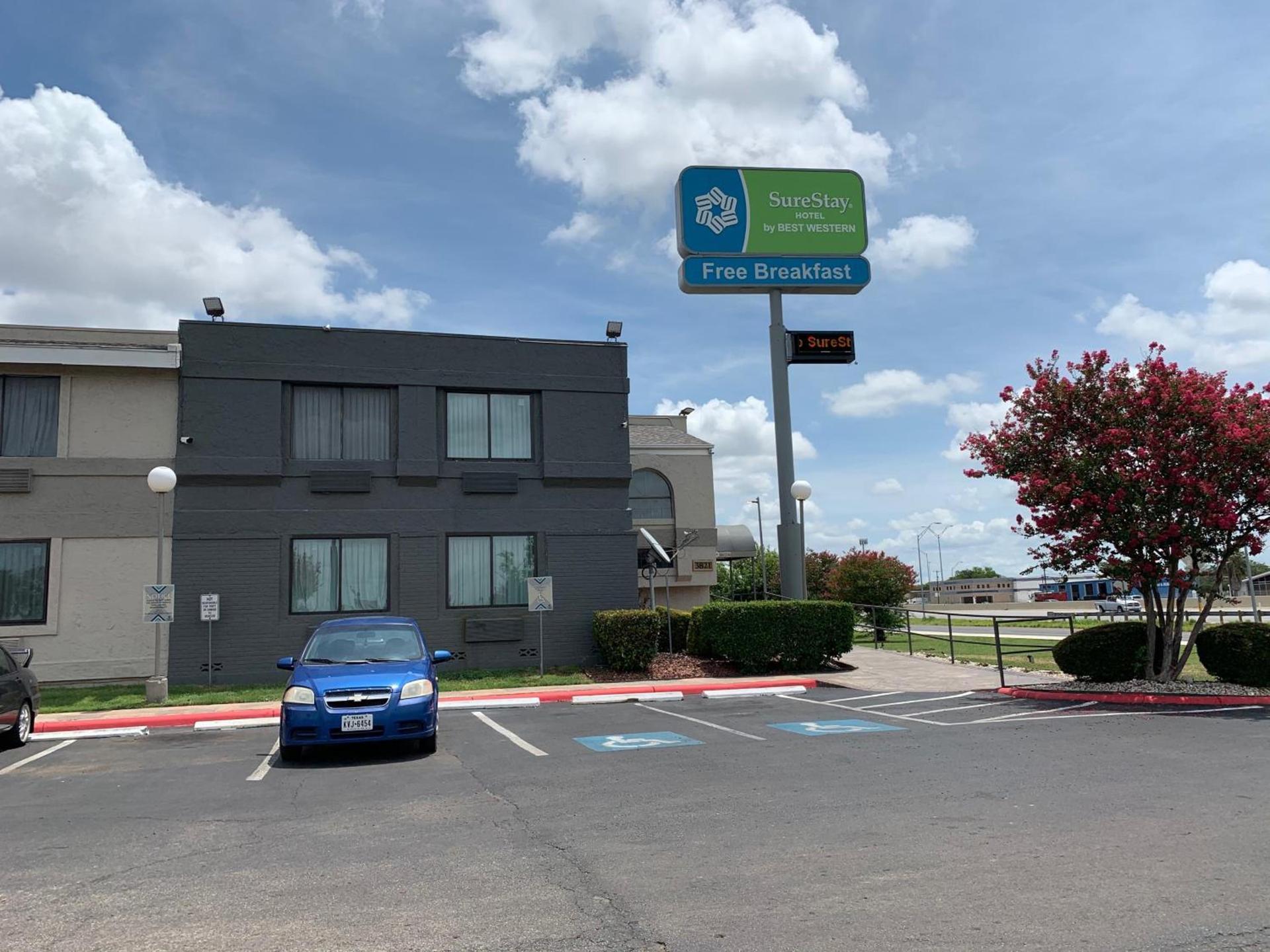 Travelodge by Wyndham San Antonio Downtown Northeast photo 1