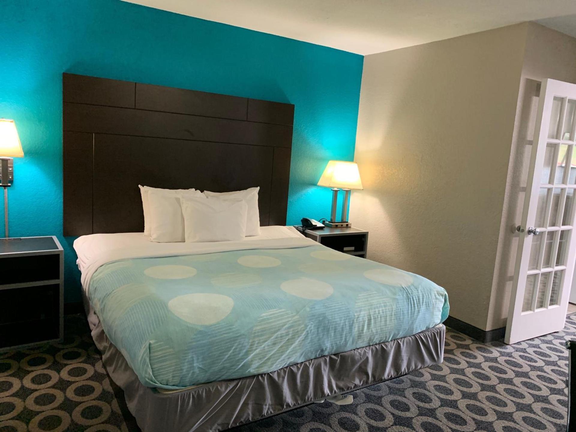 Travelodge by Wyndham San Antonio Downtown Northeast photo 11