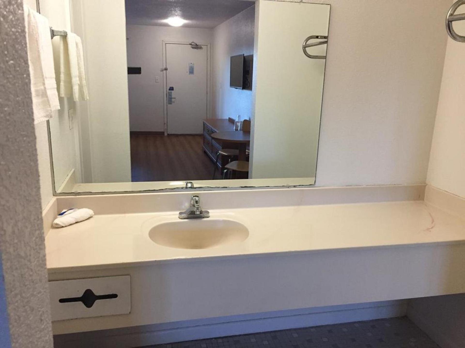 FairBridge Inn Express North Lima photo 7