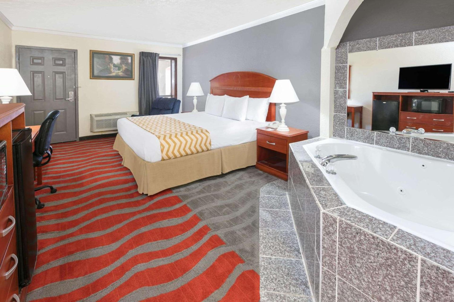 Super 8 by Wyndham Norman West OK photo 49