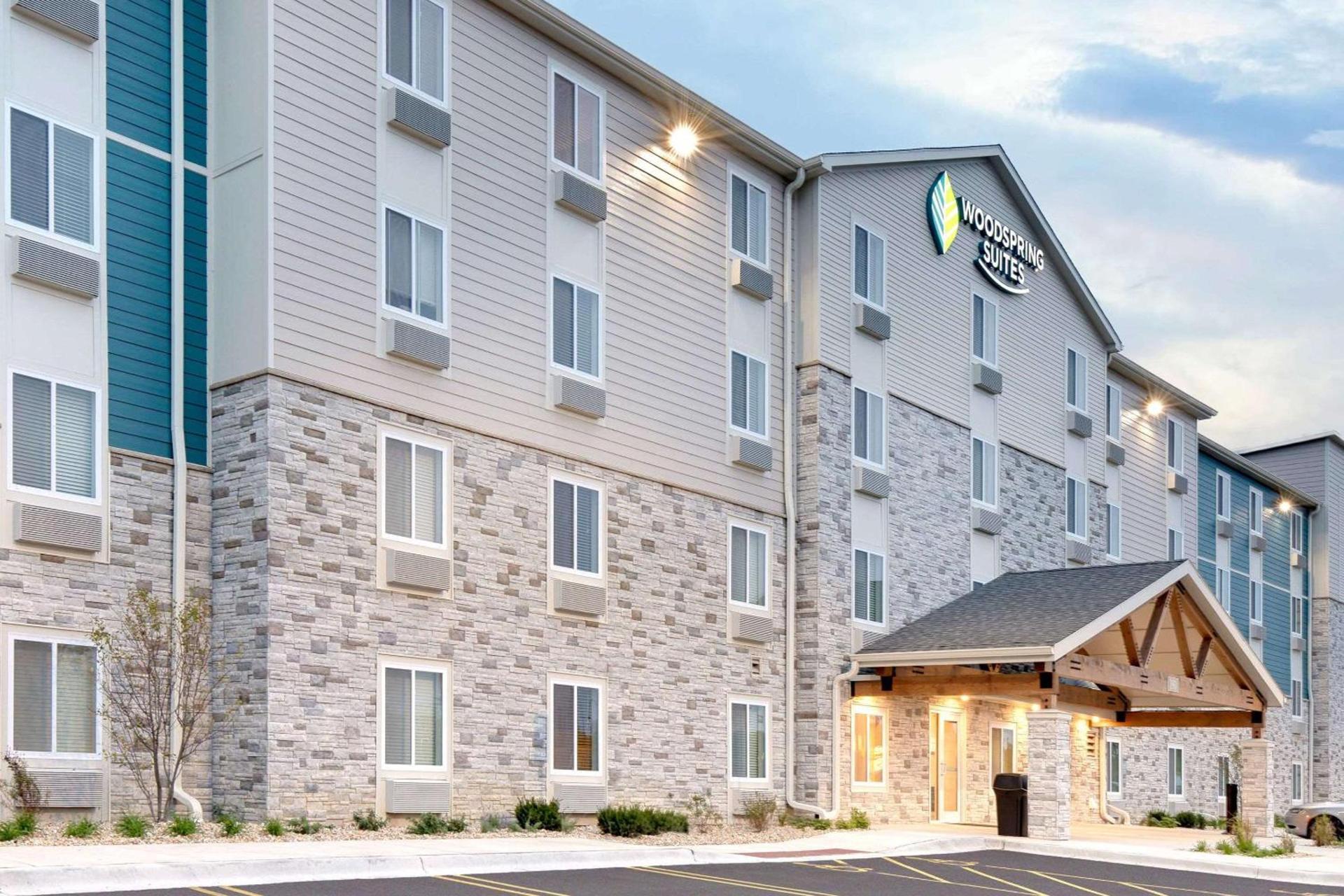 WoodSpring Suites Carol Stream - Chicago photo 4