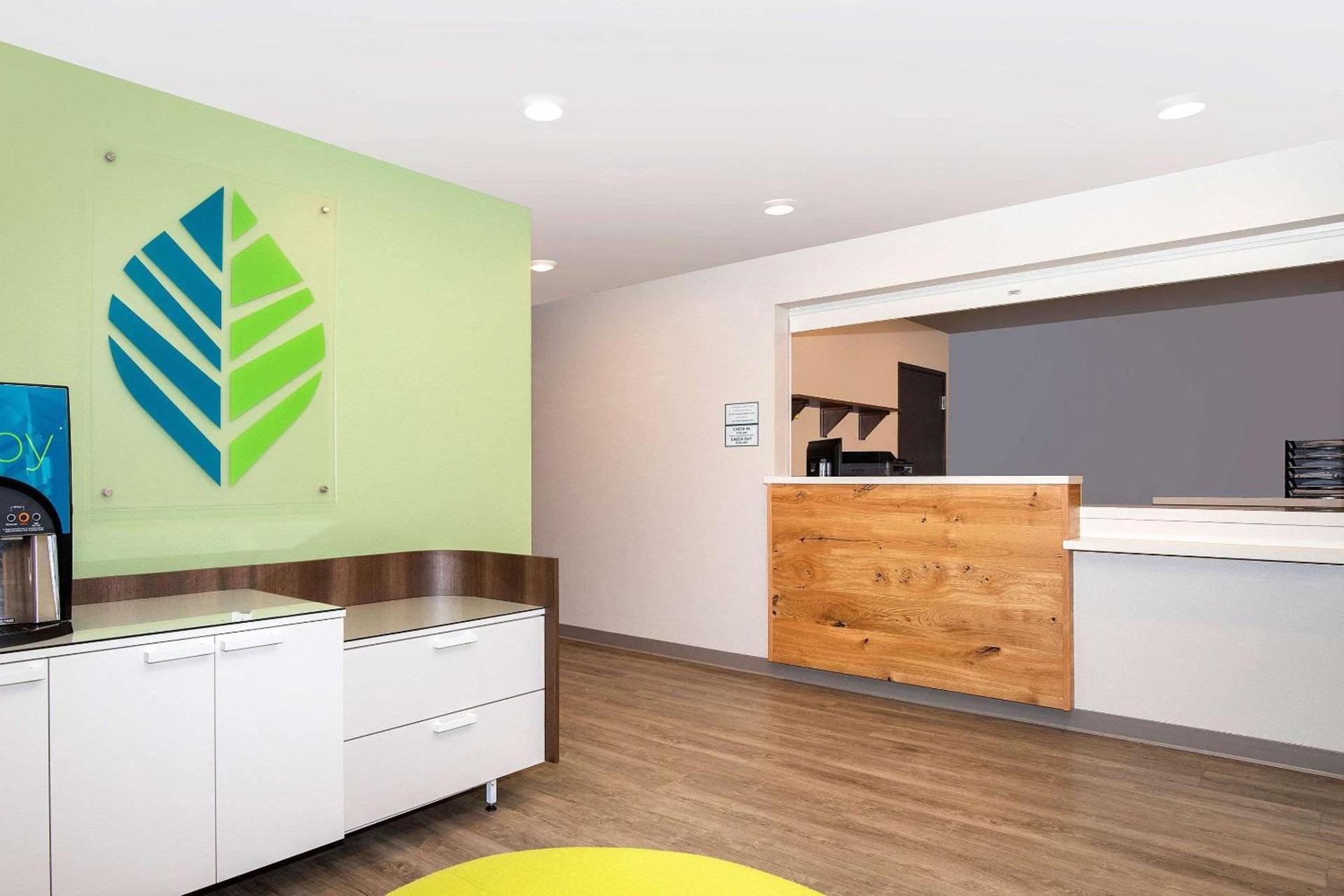 WoodSpring Suites Carol Stream - Chicago photo 7