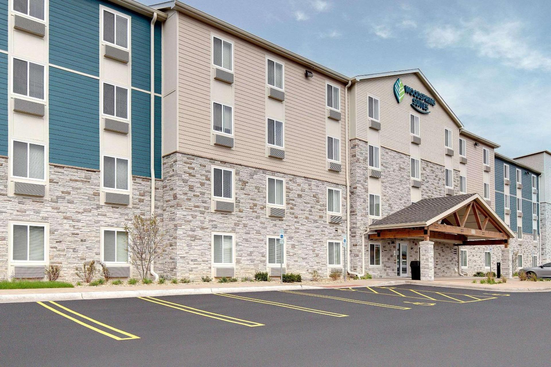 WoodSpring Suites Carol Stream - Chicago photo 3