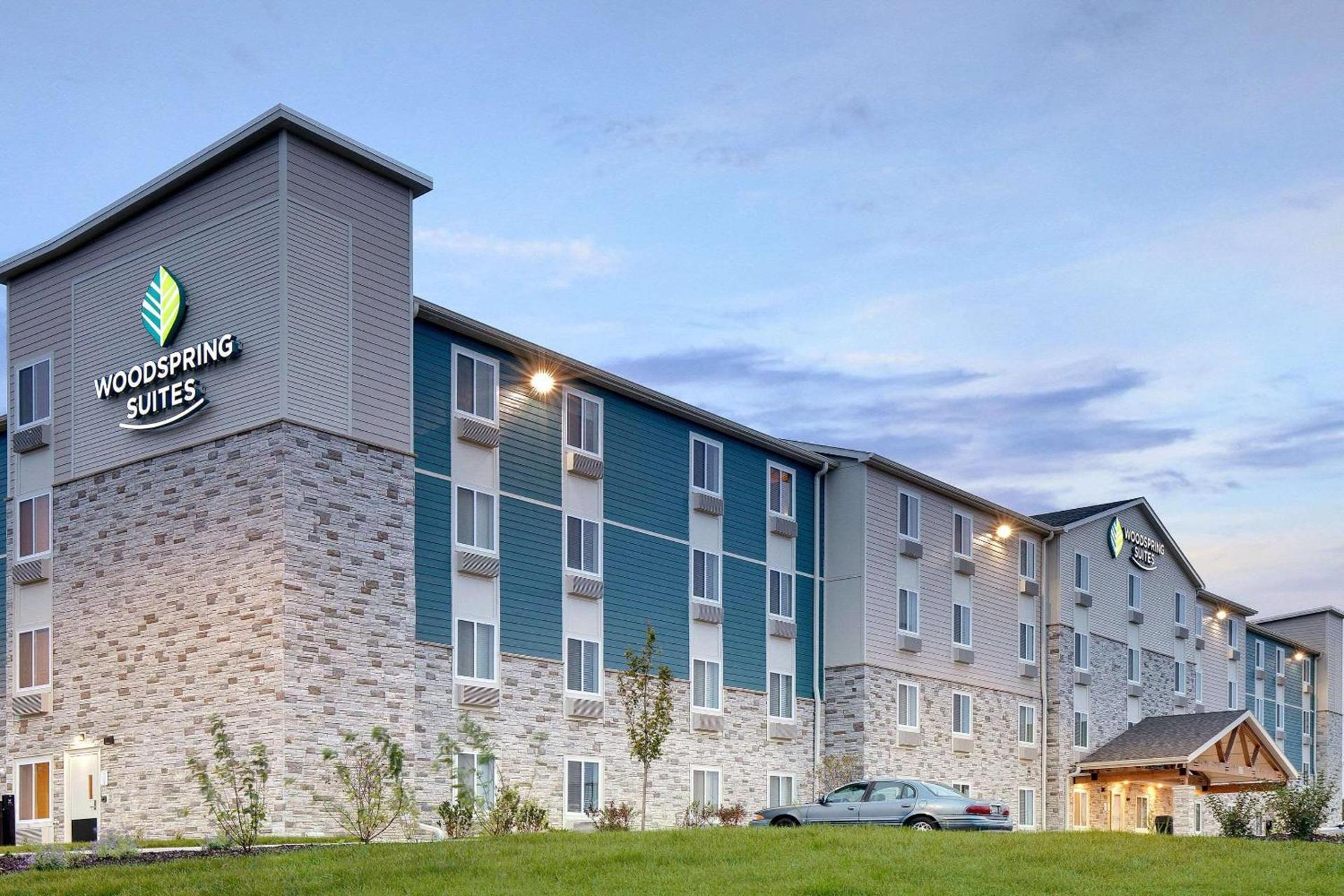 WoodSpring Suites Carol Stream - Chicago photo 6