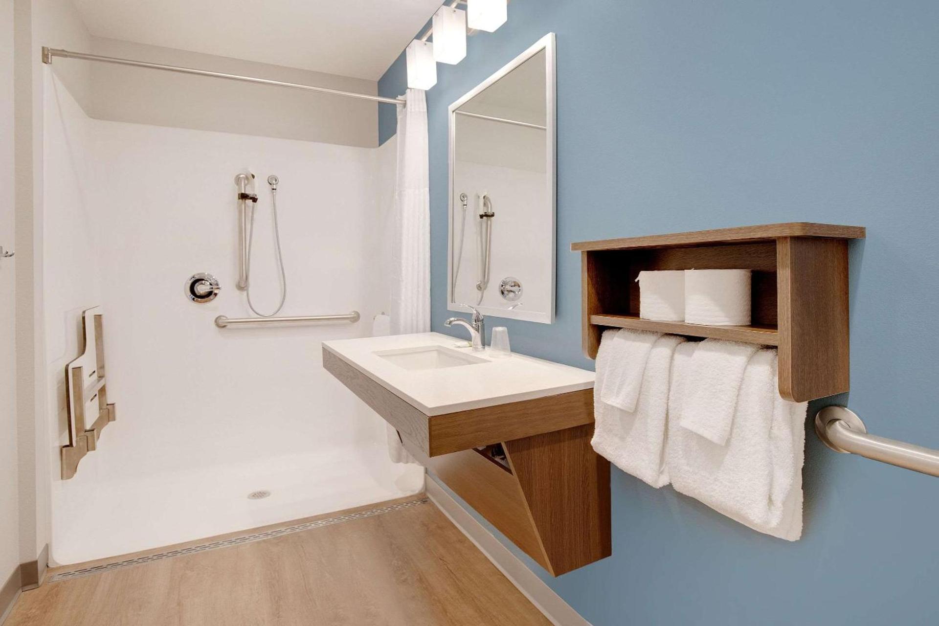 WoodSpring Suites Carol Stream - Chicago photo 14