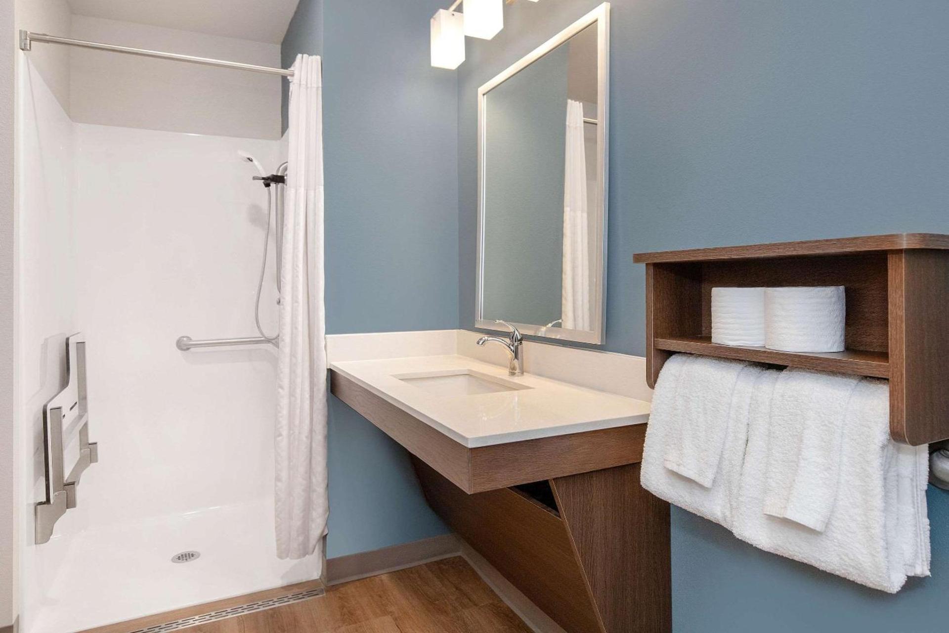 WoodSpring Suites Carol Stream - Chicago photo 10