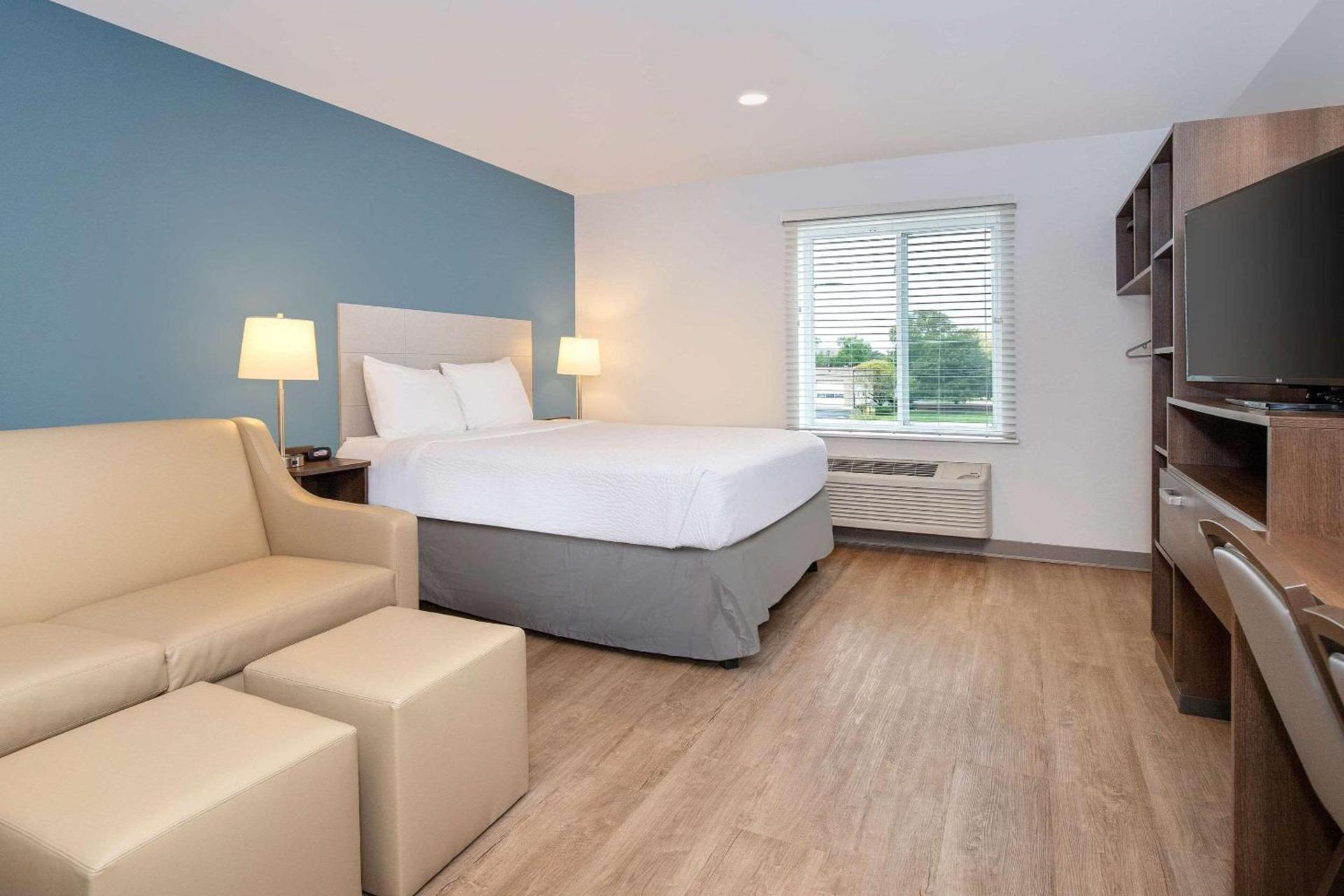 WoodSpring Suites Carol Stream - Chicago photo 11
