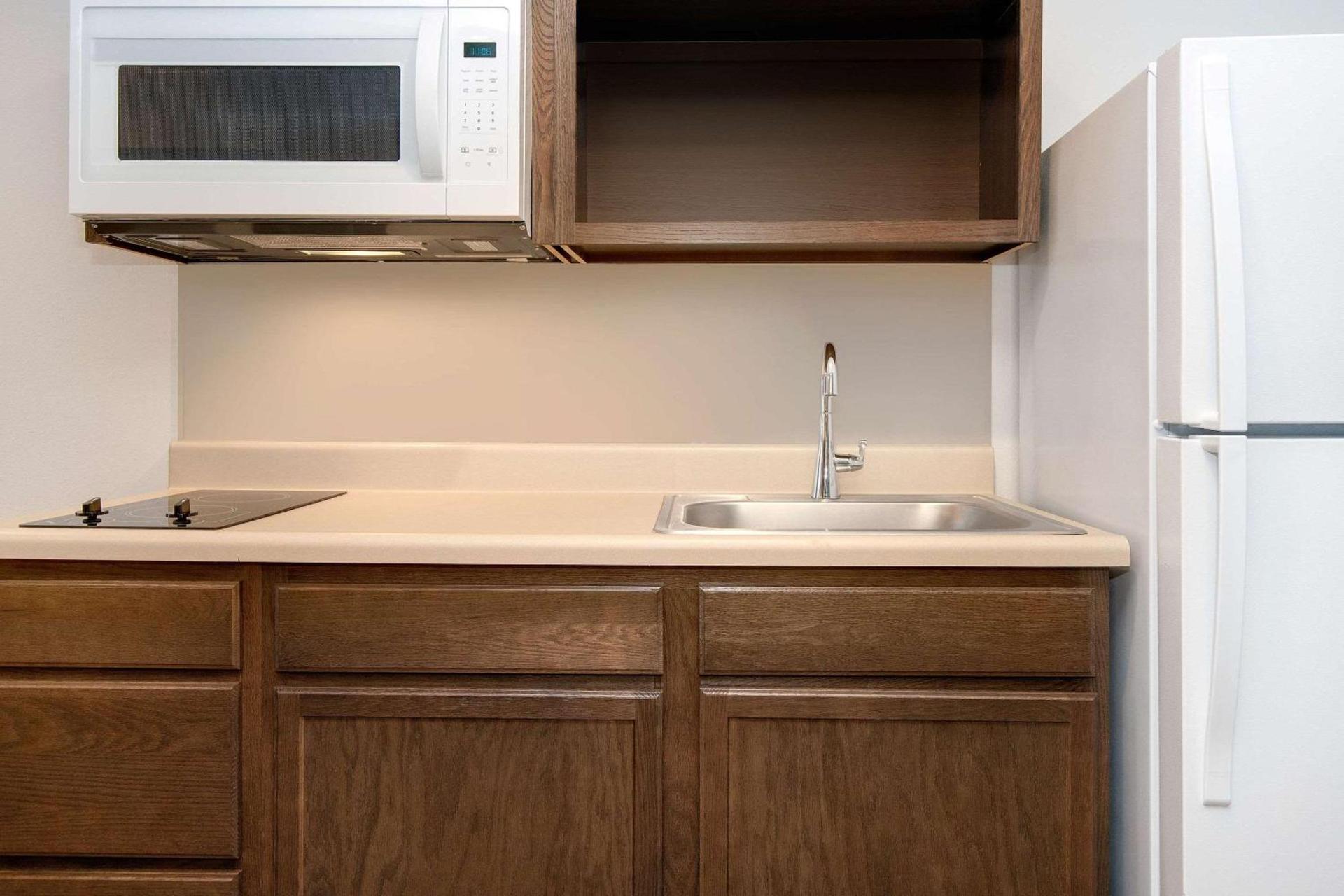 WoodSpring Suites Carol Stream - Chicago photo 13