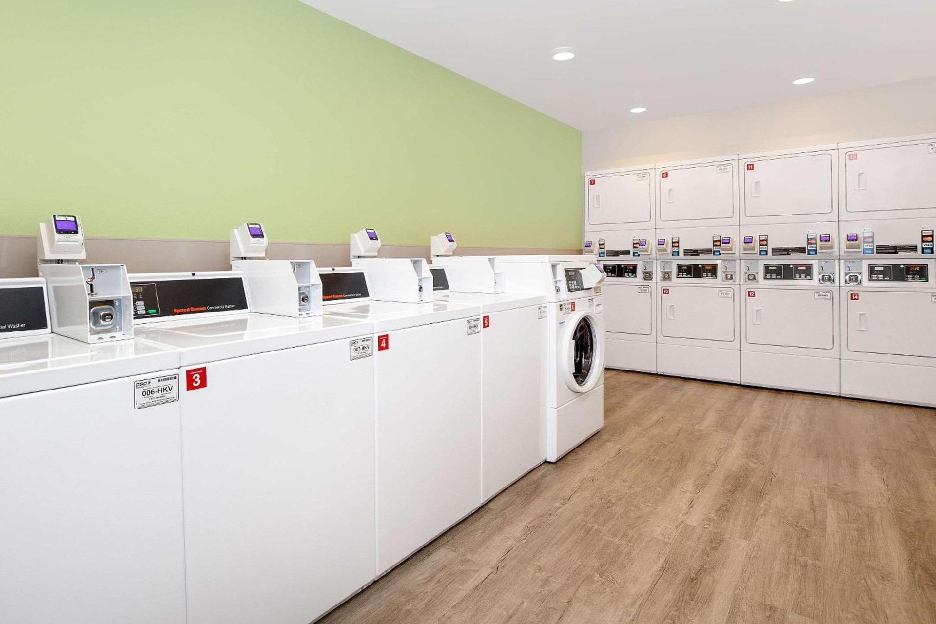 WoodSpring Suites Carol Stream - Chicago photo 15