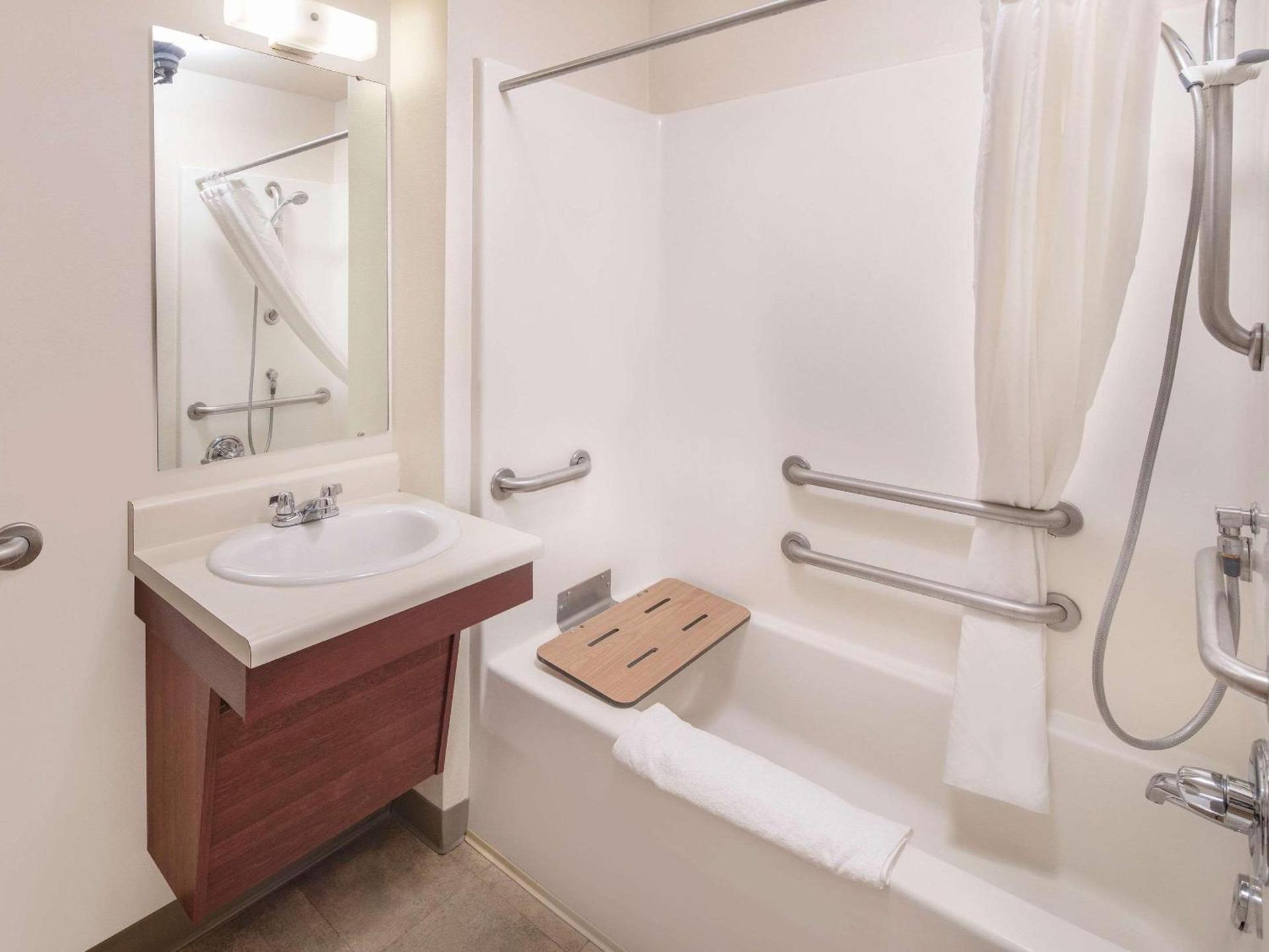 WoodSpring Suites Merrillville photo 9