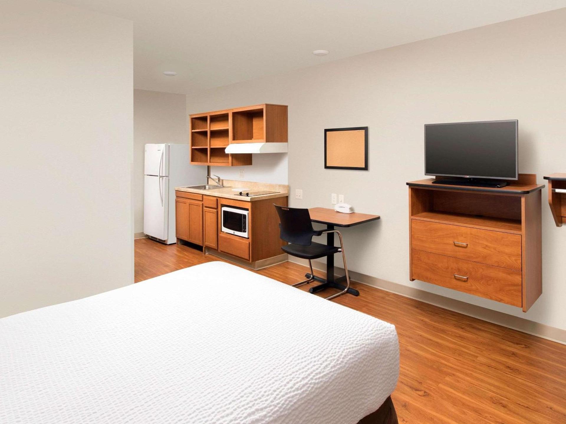 WoodSpring Suites Merrillville photo 7