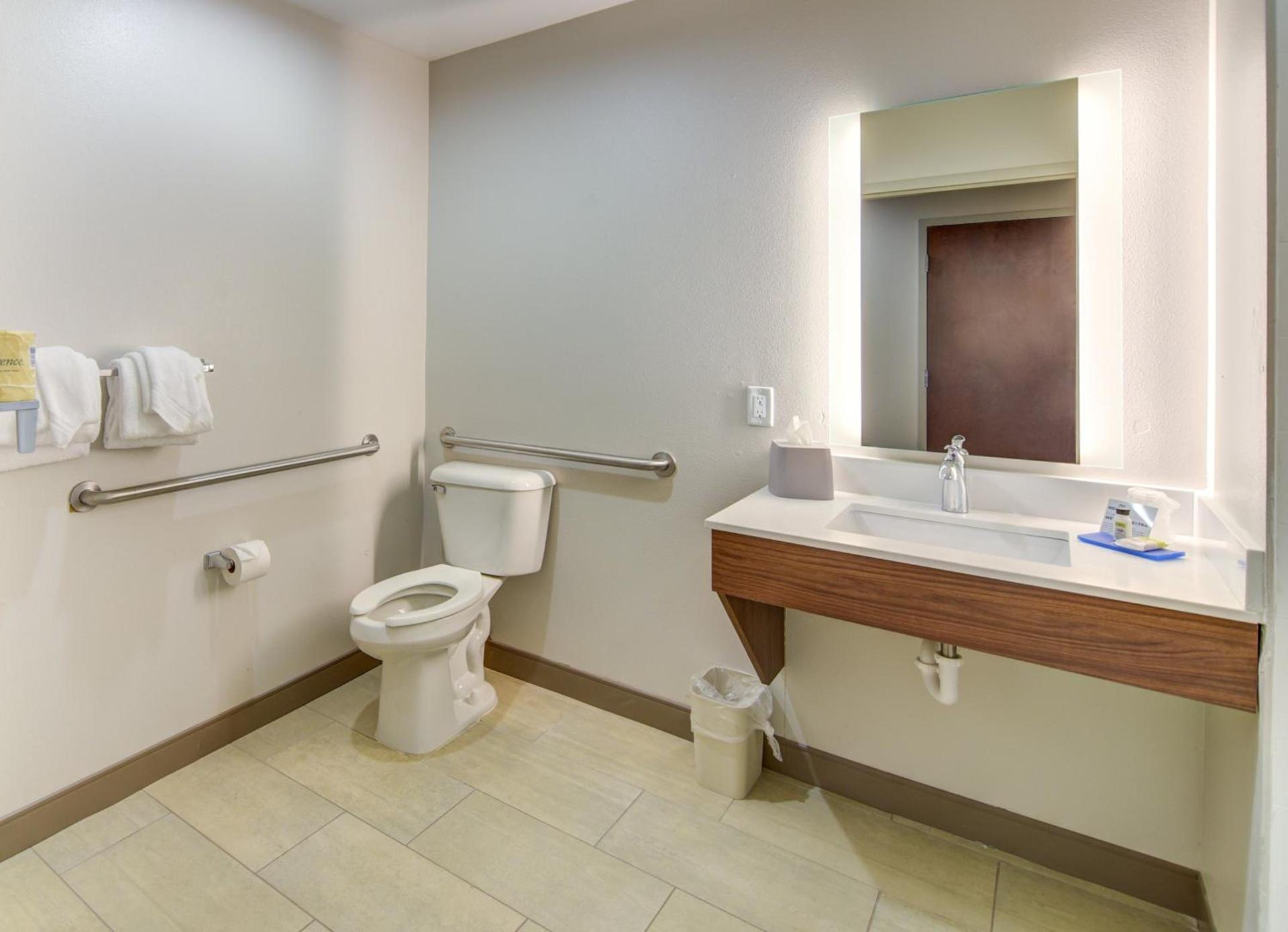 Holiday Inn Express Hotel & Suites Foley by IHG photo 40