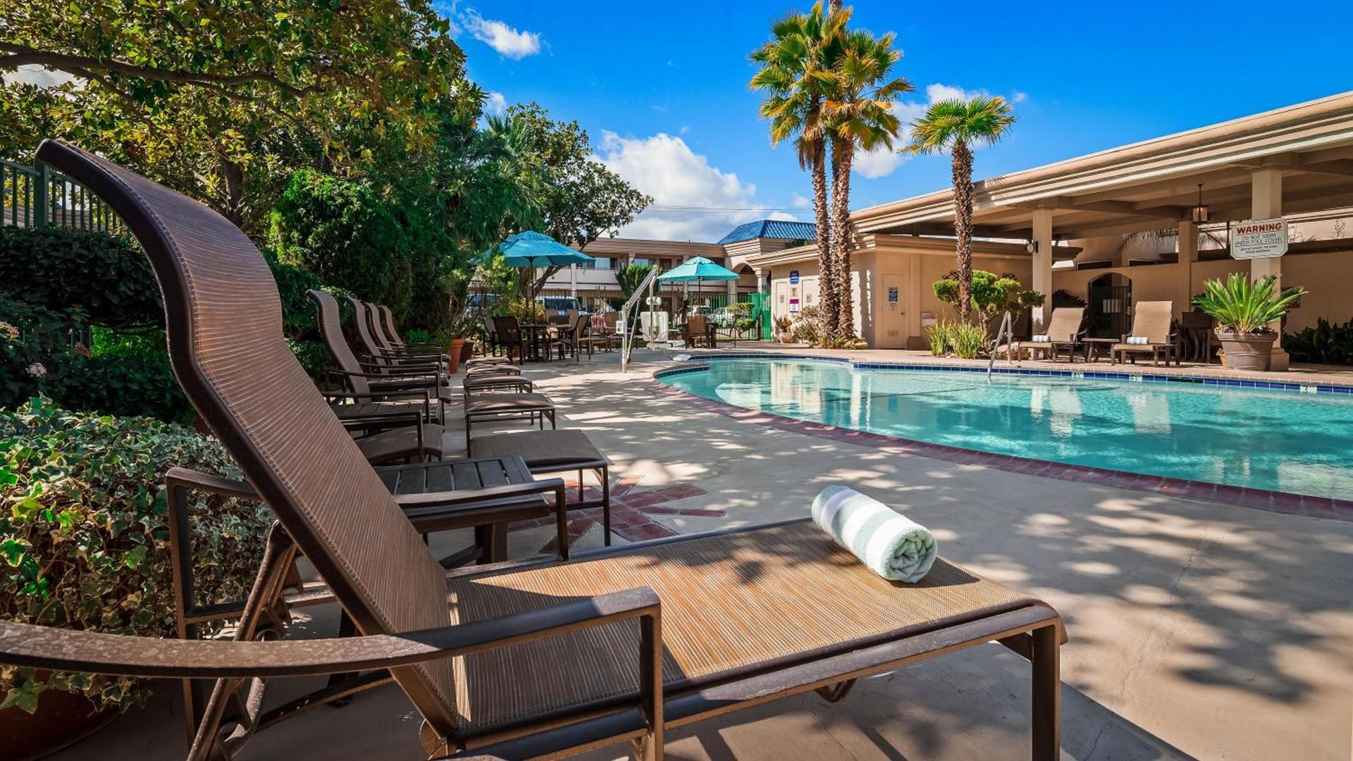 Best Western Plus Black Oak photo 32