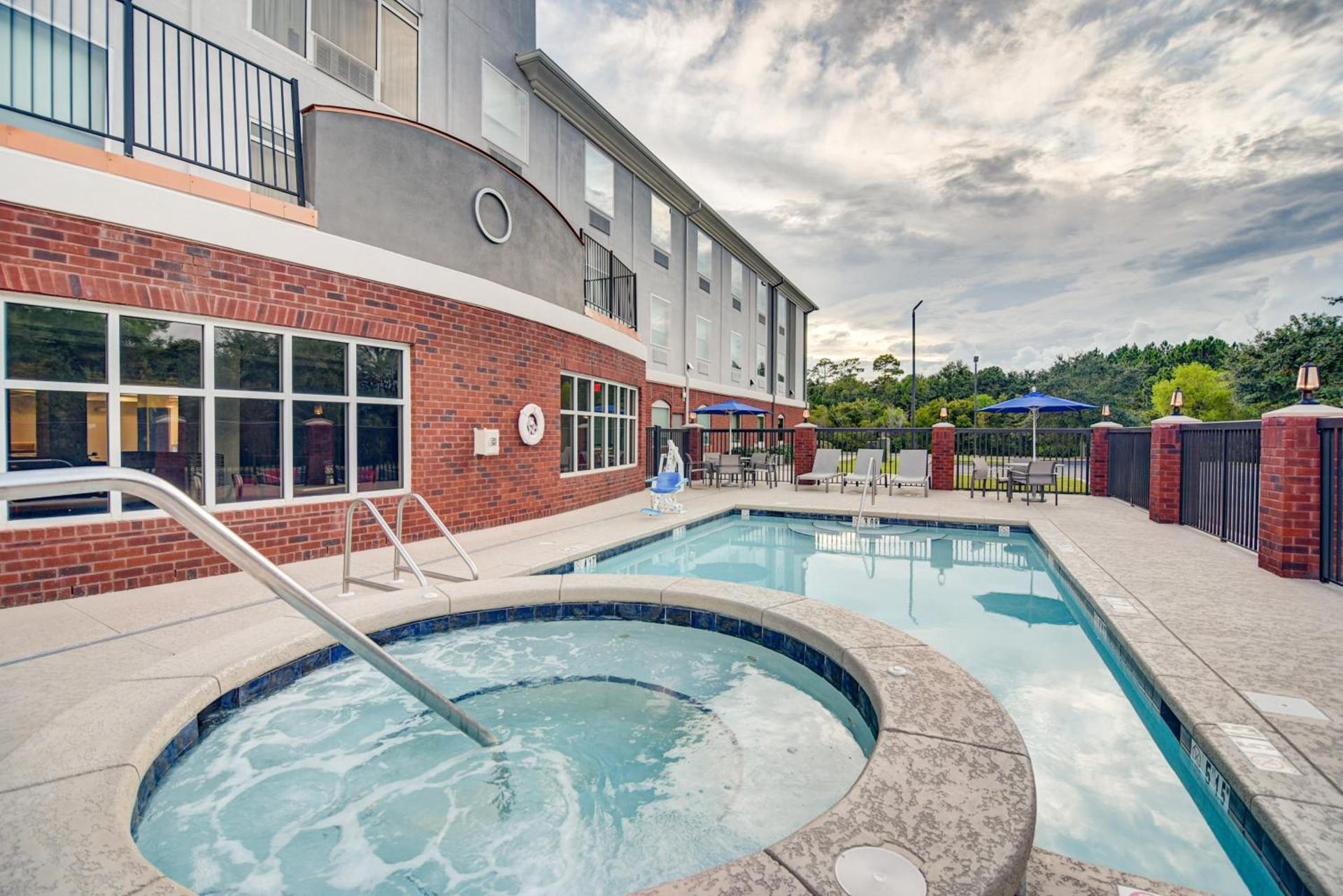 Holiday Inn Express Hotel & Suites Foley by IHG photo 48
